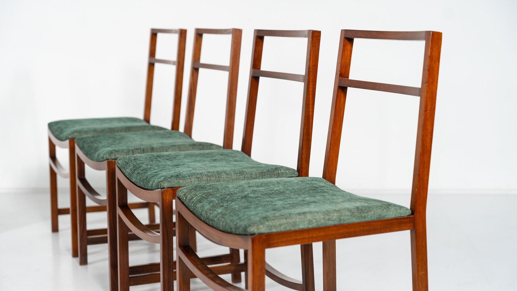Satz von 8 modernen Esszimmerstühlen aus der Mitte des Jahrhunderts von Renato Venturi für MIM, 1950er Jahre (Stoff) im Angebot