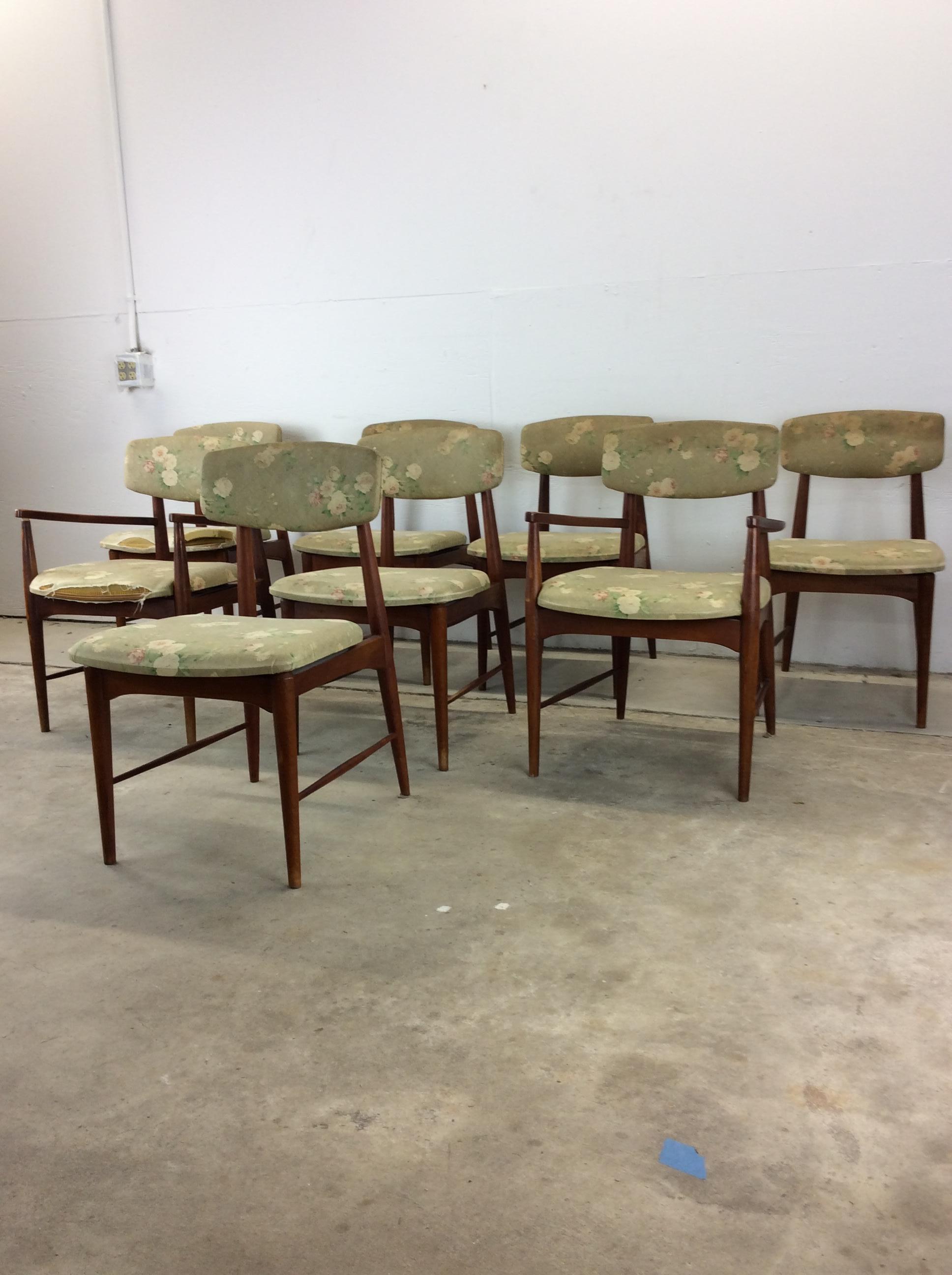 Set of 8 Mid Century Modern Dining Room Chairs with Vintage Upholstery In Good Condition In Freehold, NJ