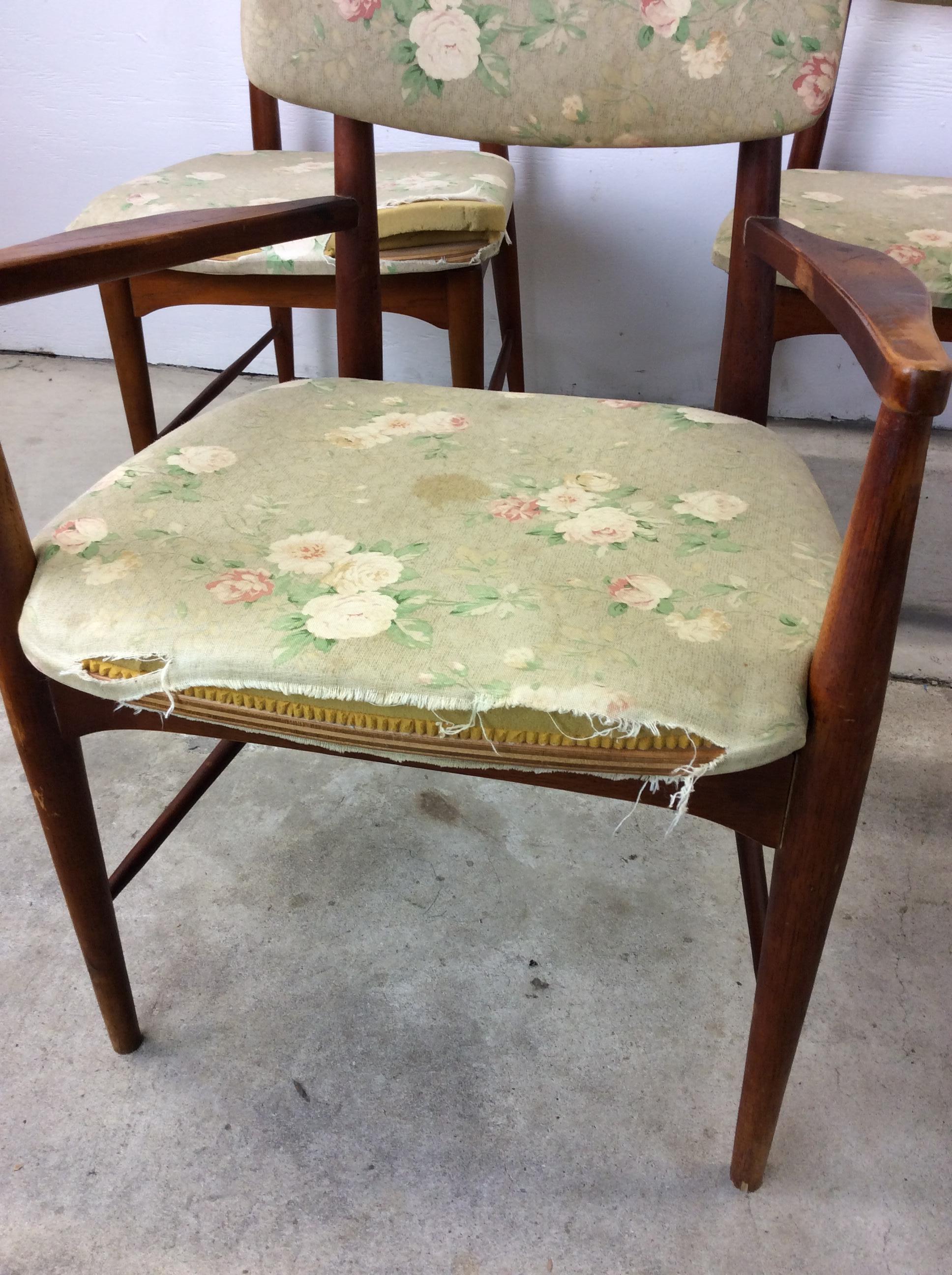 Set of 8 Mid Century Modern Dining Room Chairs with Vintage Upholstery For Sale 1