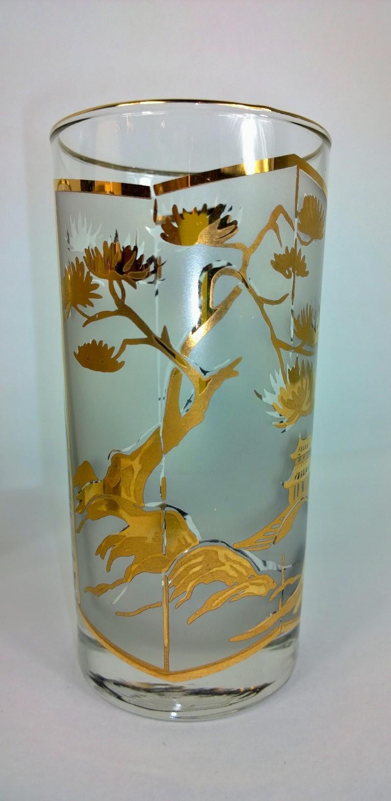 S/8 Gold Gilt and Frosted Overly Chinoiserie Fred Press Style Cocktail Glasses In Good Condition In Houston, TX