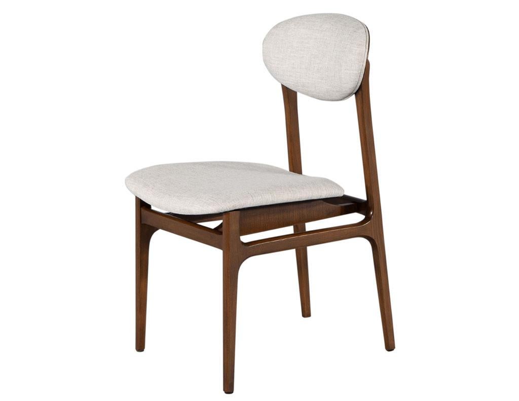 Mid-Century Modern Ensemble de 8 chaises de salle à manger Hendrick d'inspiration mi-siècle moderne en vente
