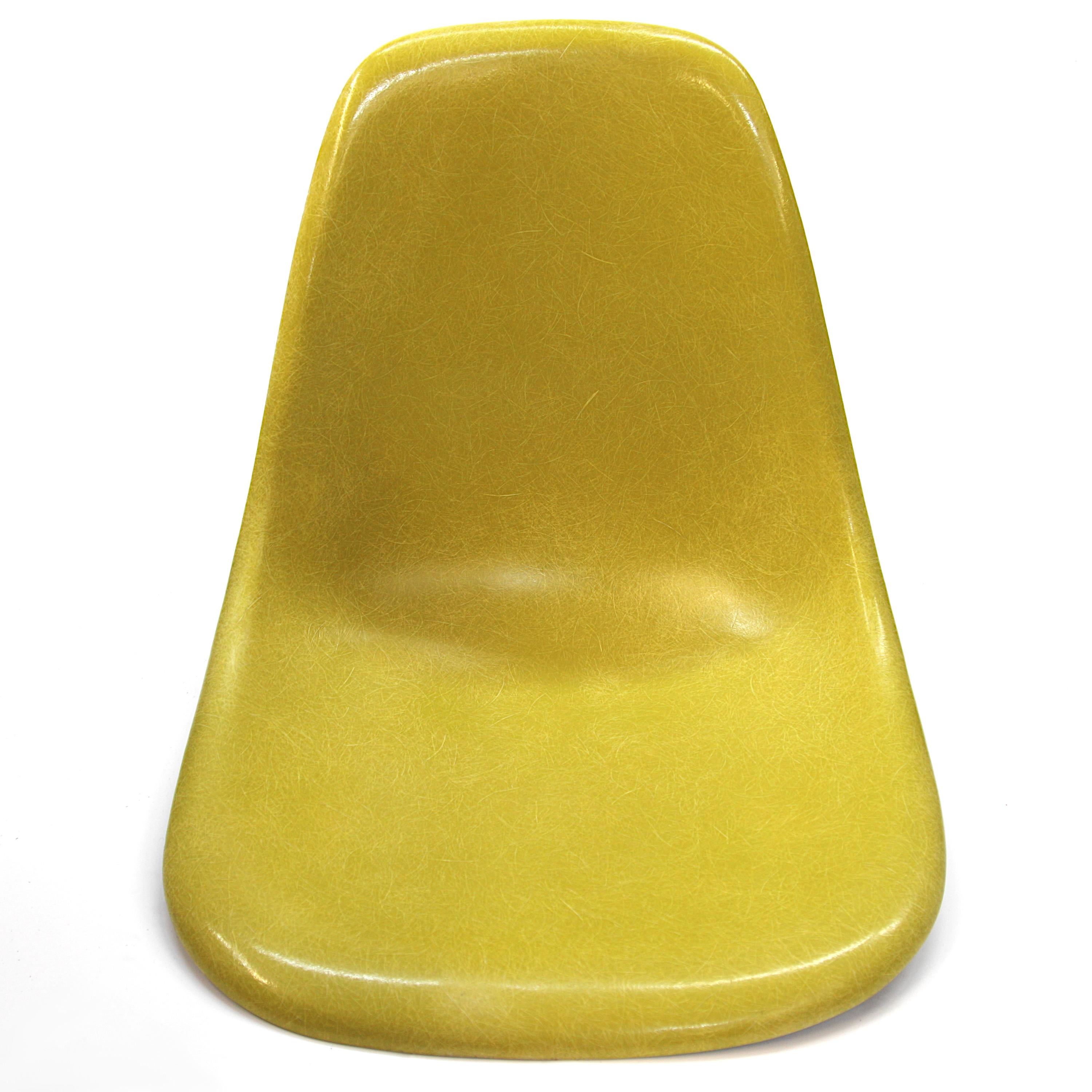 Fiberglass Set of 8 Mid Century Modern Mustard Yellow Dowel Base Eames Dining Shell Chairs