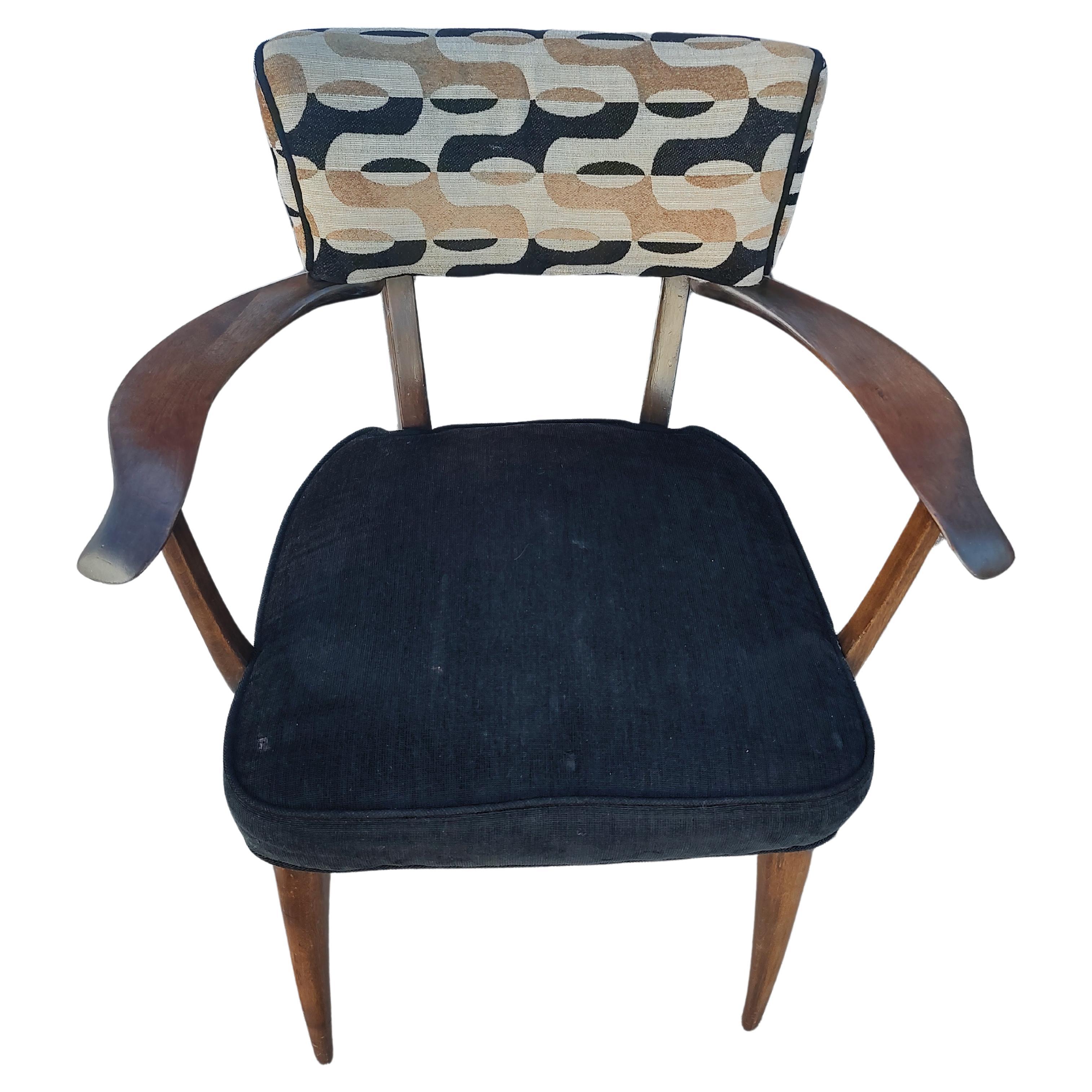 Set of 8 Mid Century Modern Sculptural Upholstered Italian Form Dining Chairs  In Good Condition For Sale In Port Jervis, NY