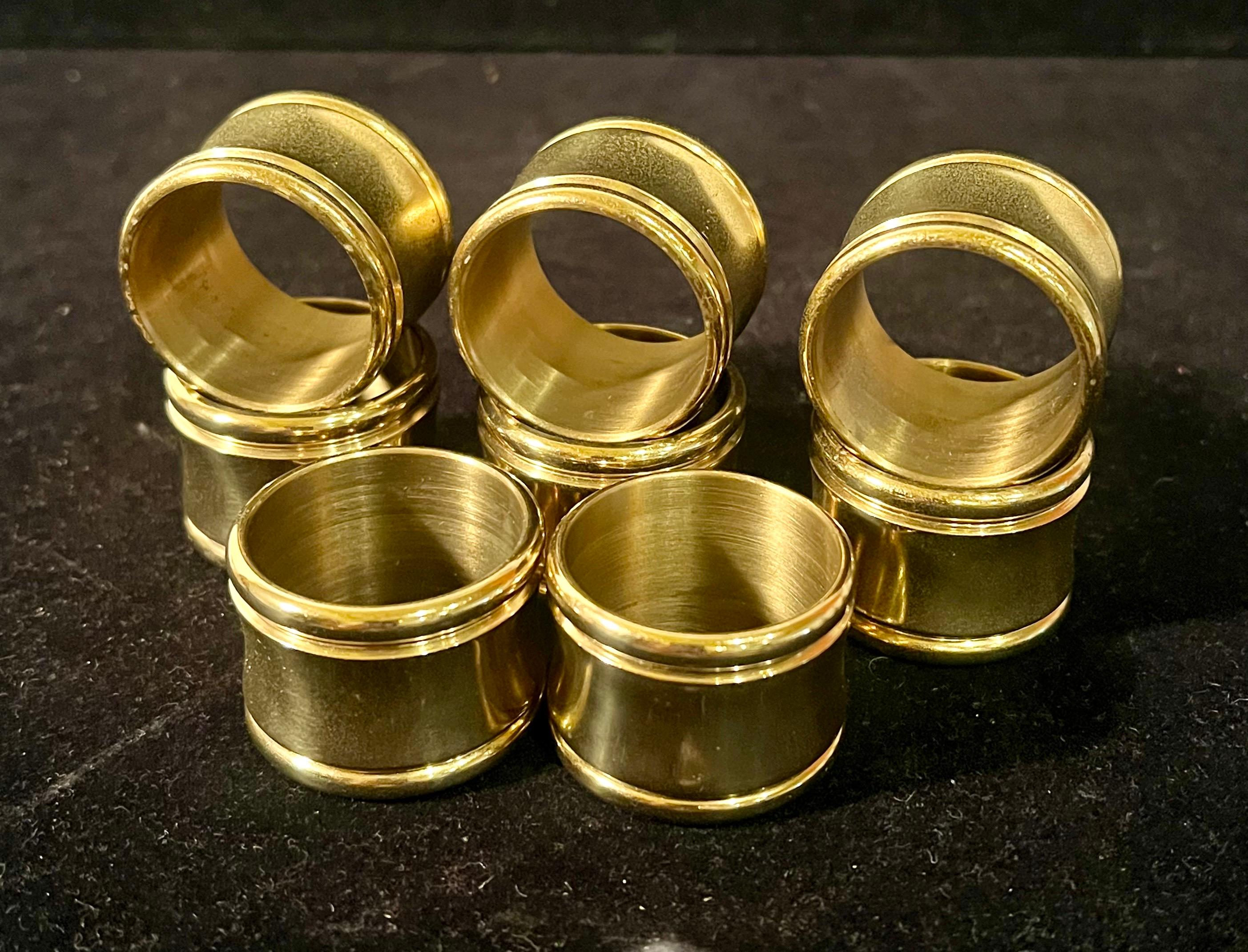  elegant Set of eight MCM brass napkin rings, circa 1970s. The rings have a circular design nice polished solid brass finish.