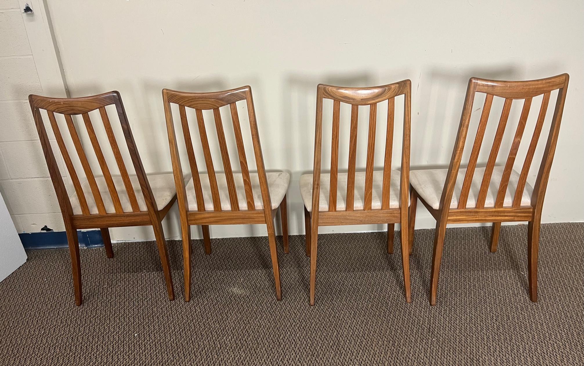 Set of 8 Midcentury Modern Teak Dining Chairs by G Plan Slat Back In Good Condition In Atlanta, GA