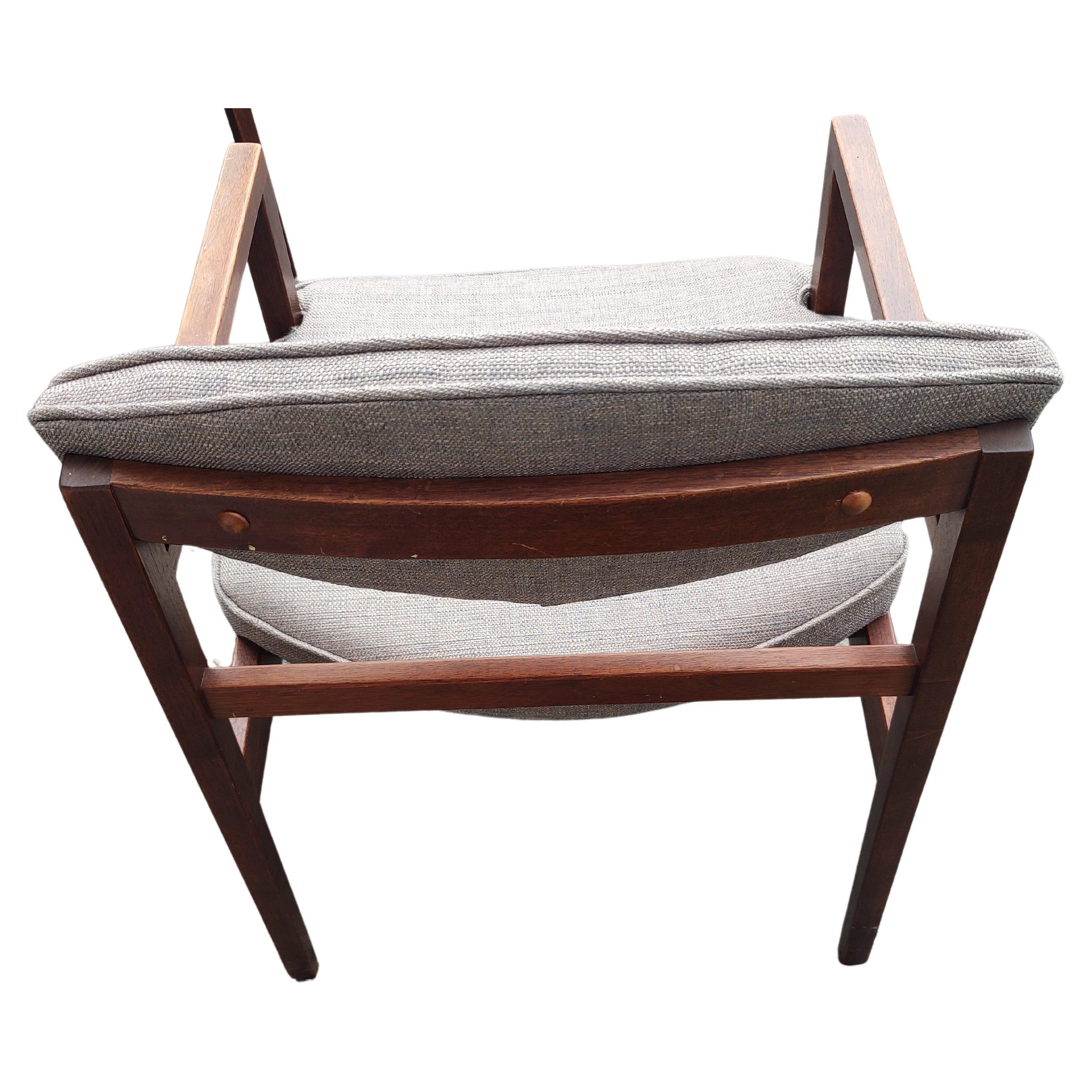 Tissu Ensemble de 8 chaises de salle à manger en teck de style moderne du milieu du siècle dernier par George Nelson - Herman Miller en vente