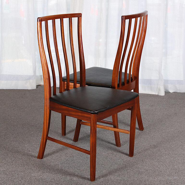 Set of 8 Mid-Century Modern Teak Dining Chairs In Good Condition In Vancouver, British Columbia