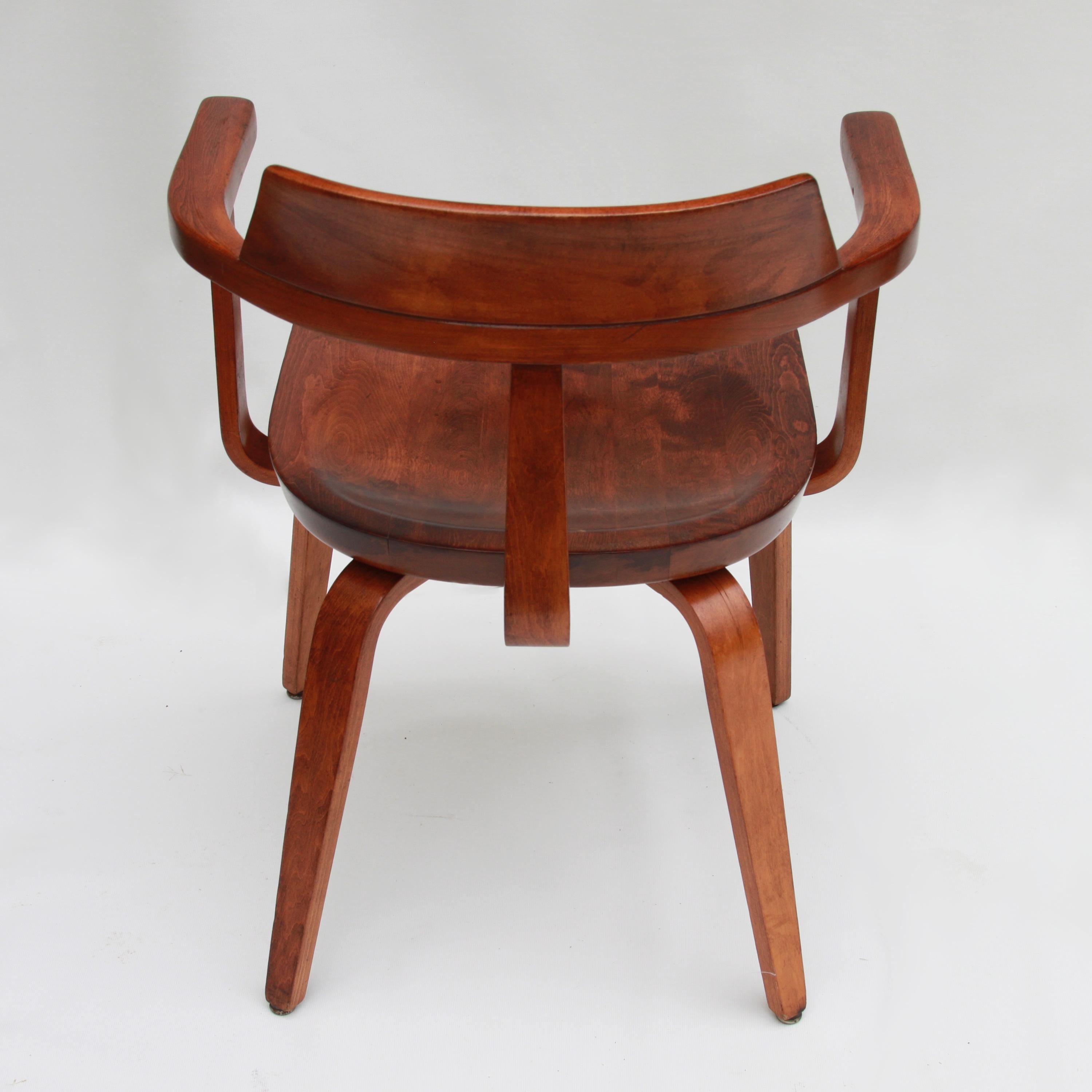 Ensemble de 8 chaises en bois courbé W199 du milieu du siècle dernier par Walter Gropius pour Thonet en vente 2