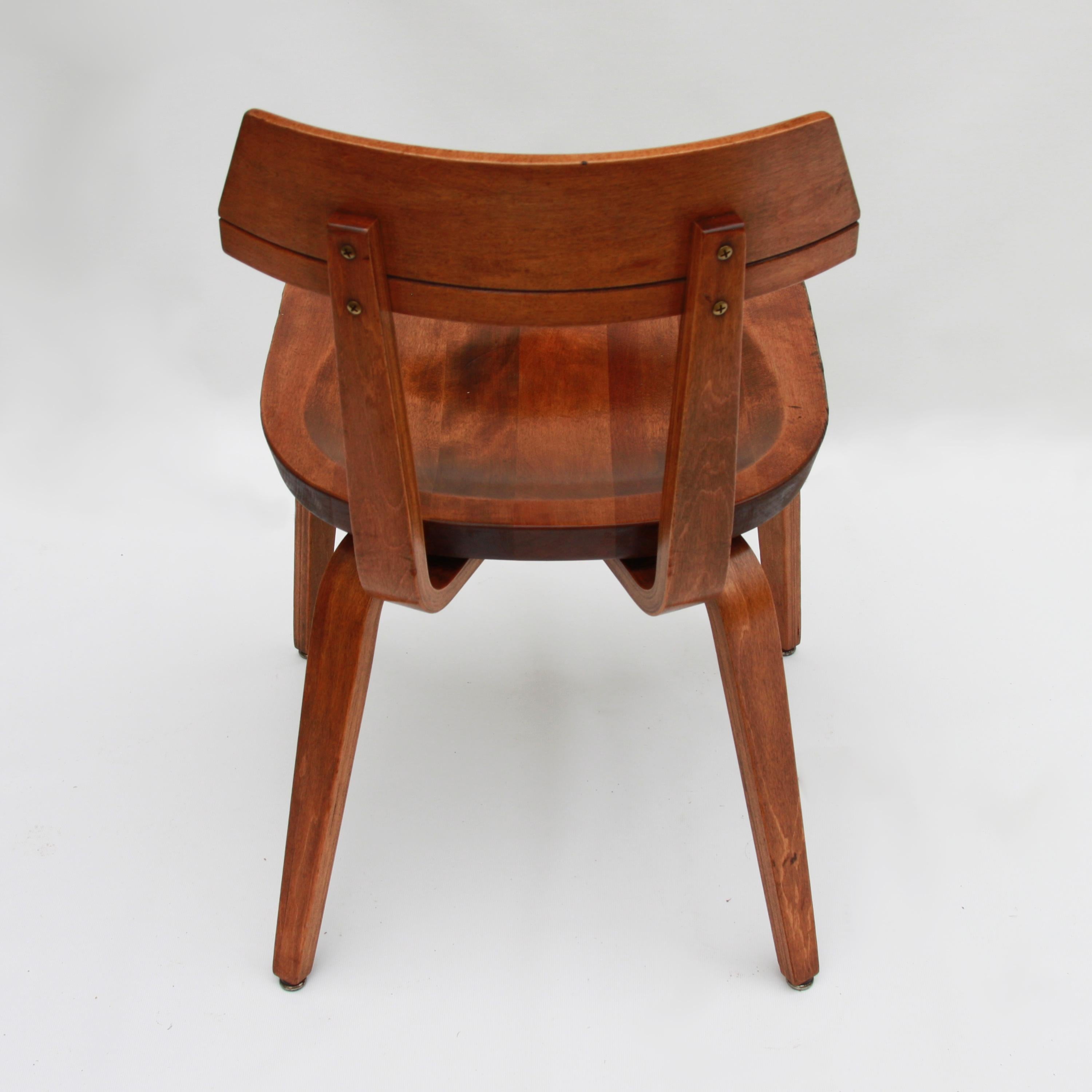 Ensemble de 8 chaises en bois courbé W199 du milieu du siècle dernier par Walter Gropius pour Thonet en vente 4