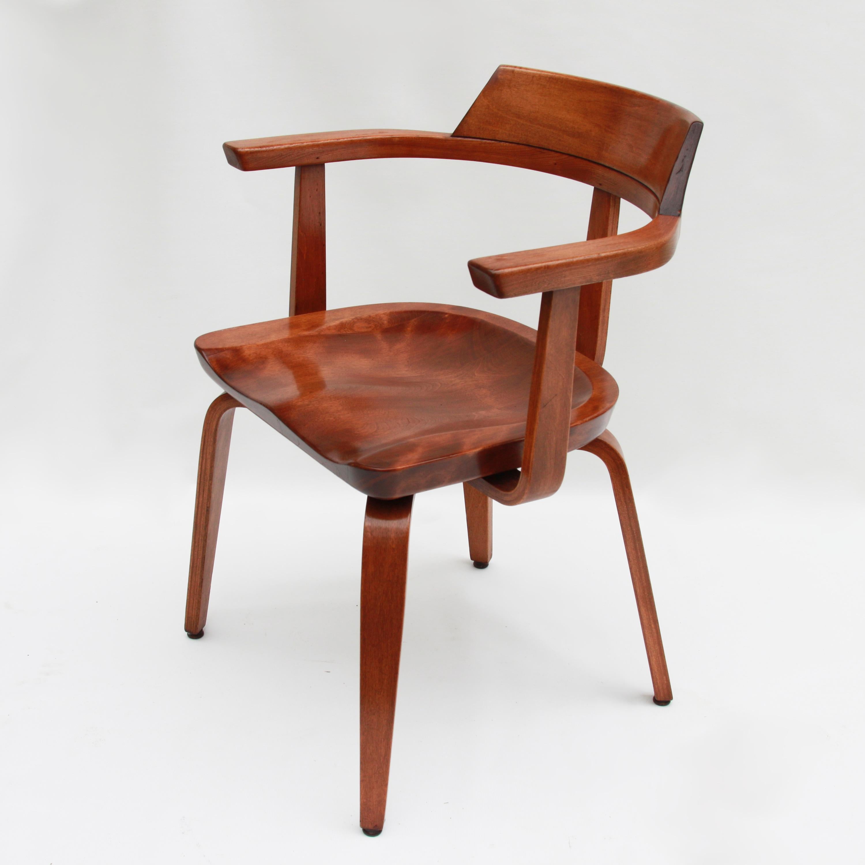 Américain Ensemble de 8 chaises en bois courbé W199 du milieu du siècle dernier par Walter Gropius pour Thonet en vente