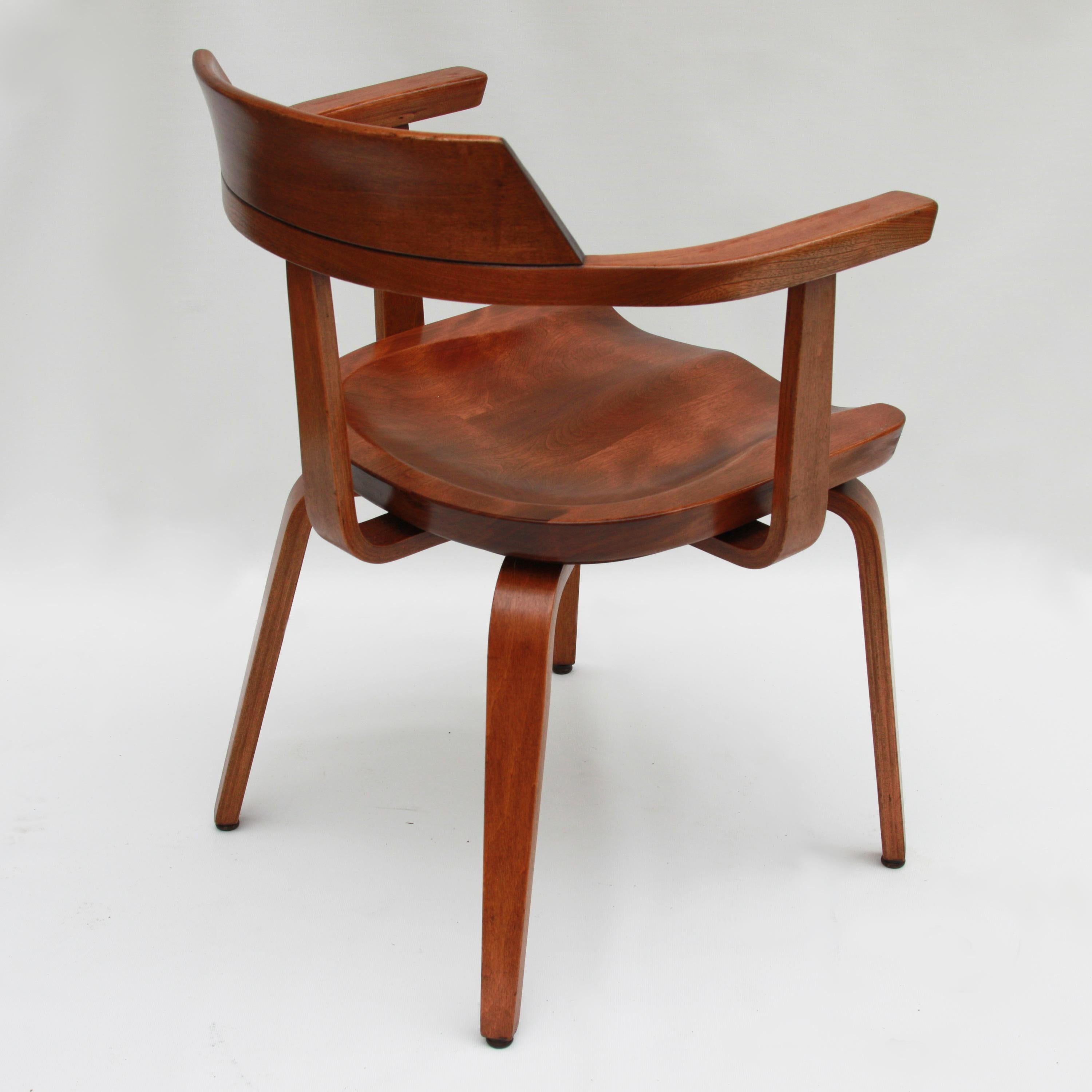 Sculpté Ensemble de 8 chaises en bois courbé W199 du milieu du siècle dernier par Walter Gropius pour Thonet en vente