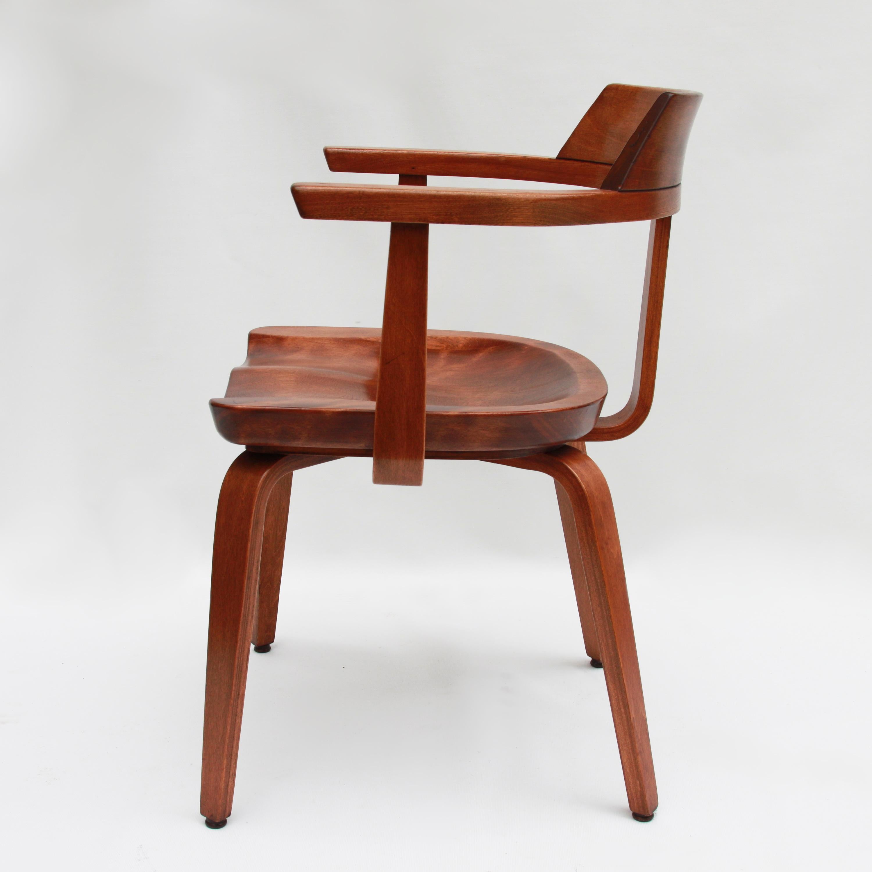 Ensemble de 8 chaises en bois courbé W199 du milieu du siècle dernier par Walter Gropius pour Thonet Bon état - En vente à Lafayette, IN