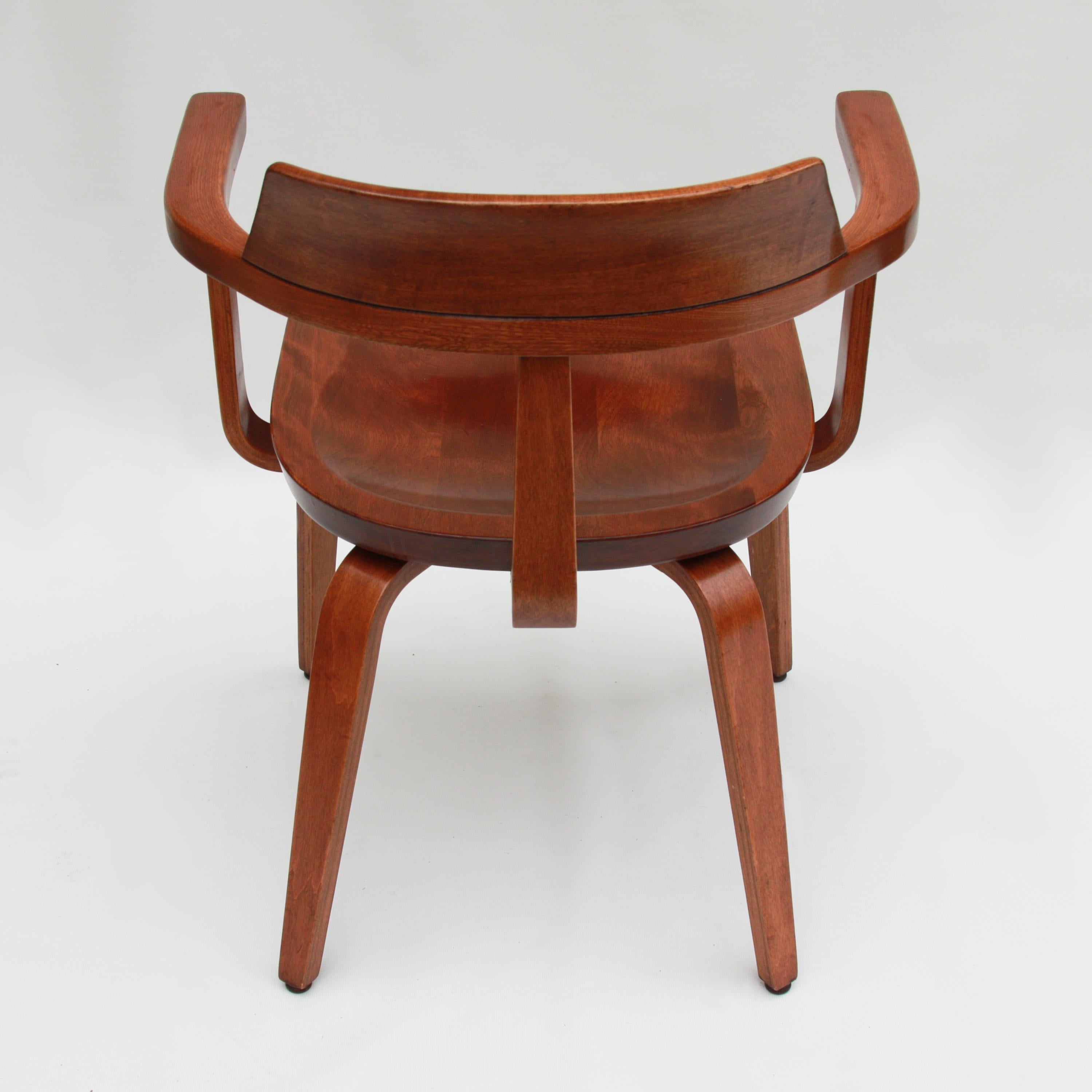 Bois Ensemble de 8 chaises en bois courbé W199 du milieu du siècle dernier par Walter Gropius pour Thonet en vente