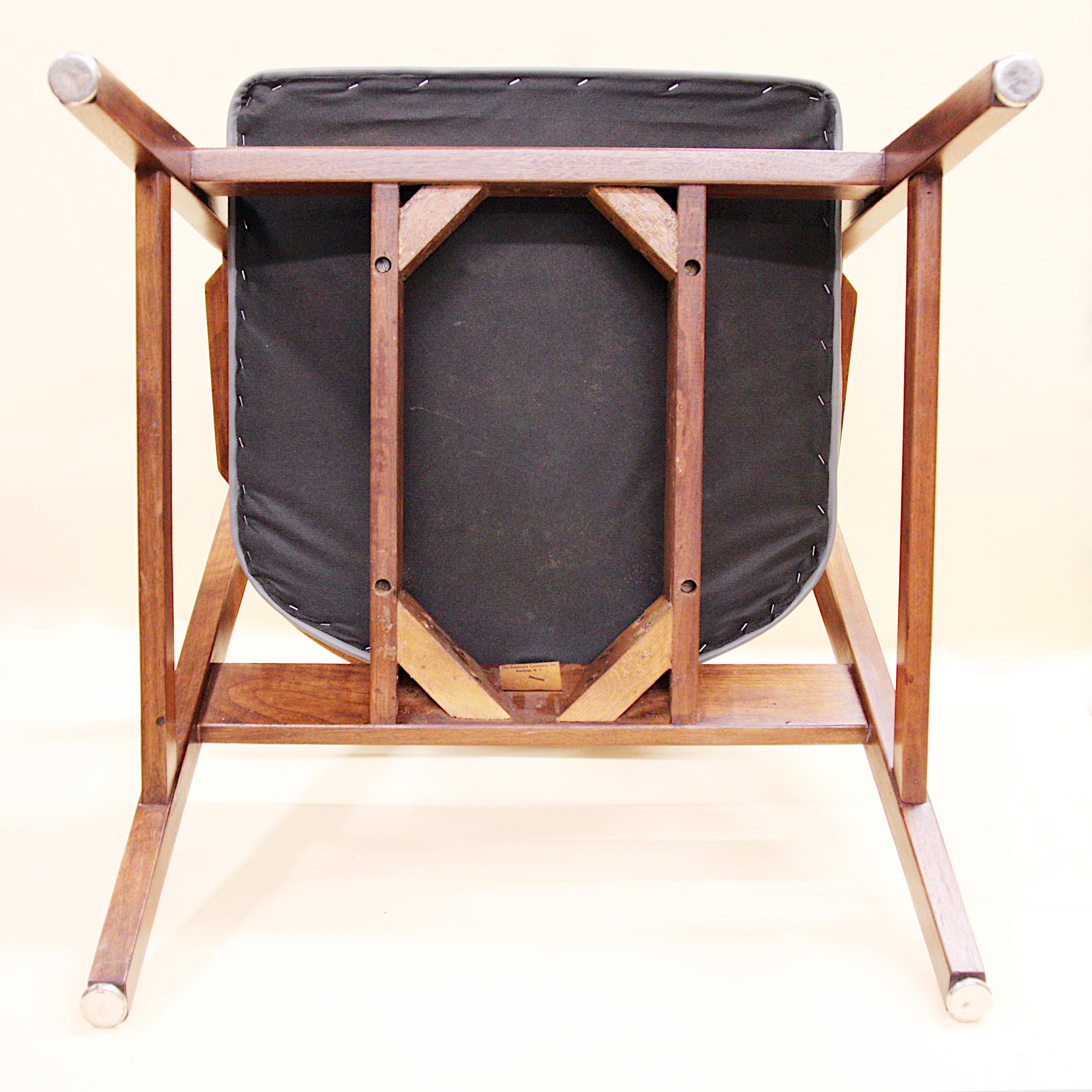 Ensemble de 8 chaises de salle à manger en noyer et cuir gris de style mi-siècle moderne par Gunlocke en vente 3