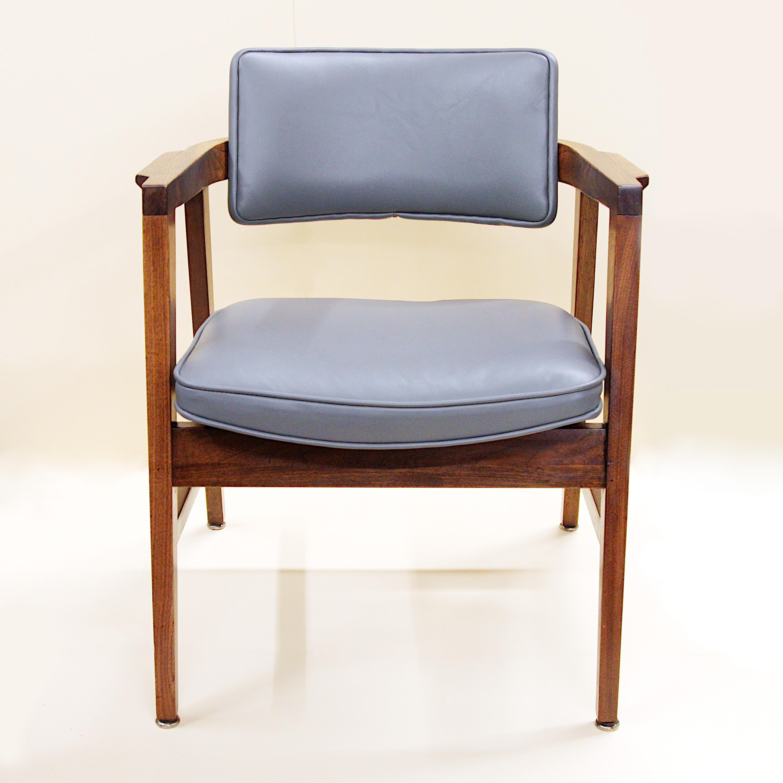 American Set of 8 Mid-Century Modern Walnut & Gray Leather Dining Chairs by Gunlocke