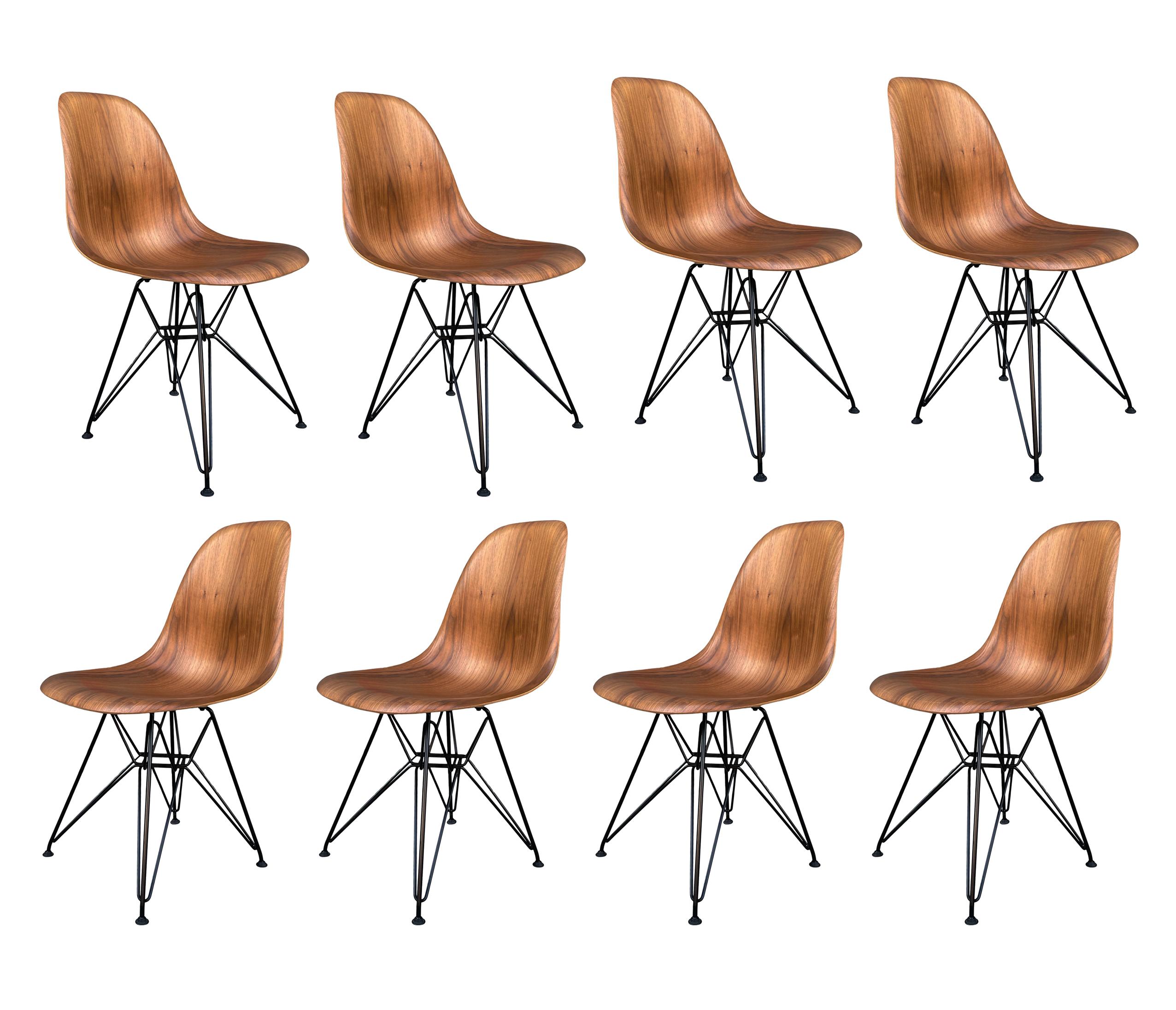 Satz von 8 modernen Esszimmerstühlen aus Nussbaumholz mit Muscheln von Charles Eames aus der Mitte des Jahrhunderts (Stahl) im Angebot