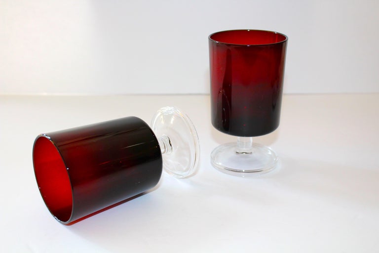 https://a.1stdibscdn.com/set-of-8-mid-century-modern-wine-glasses-in-red-1960s-for-sale-picture-10/f_9110/f_155617411563760999448/IMG_1168_master.jpg?width=768