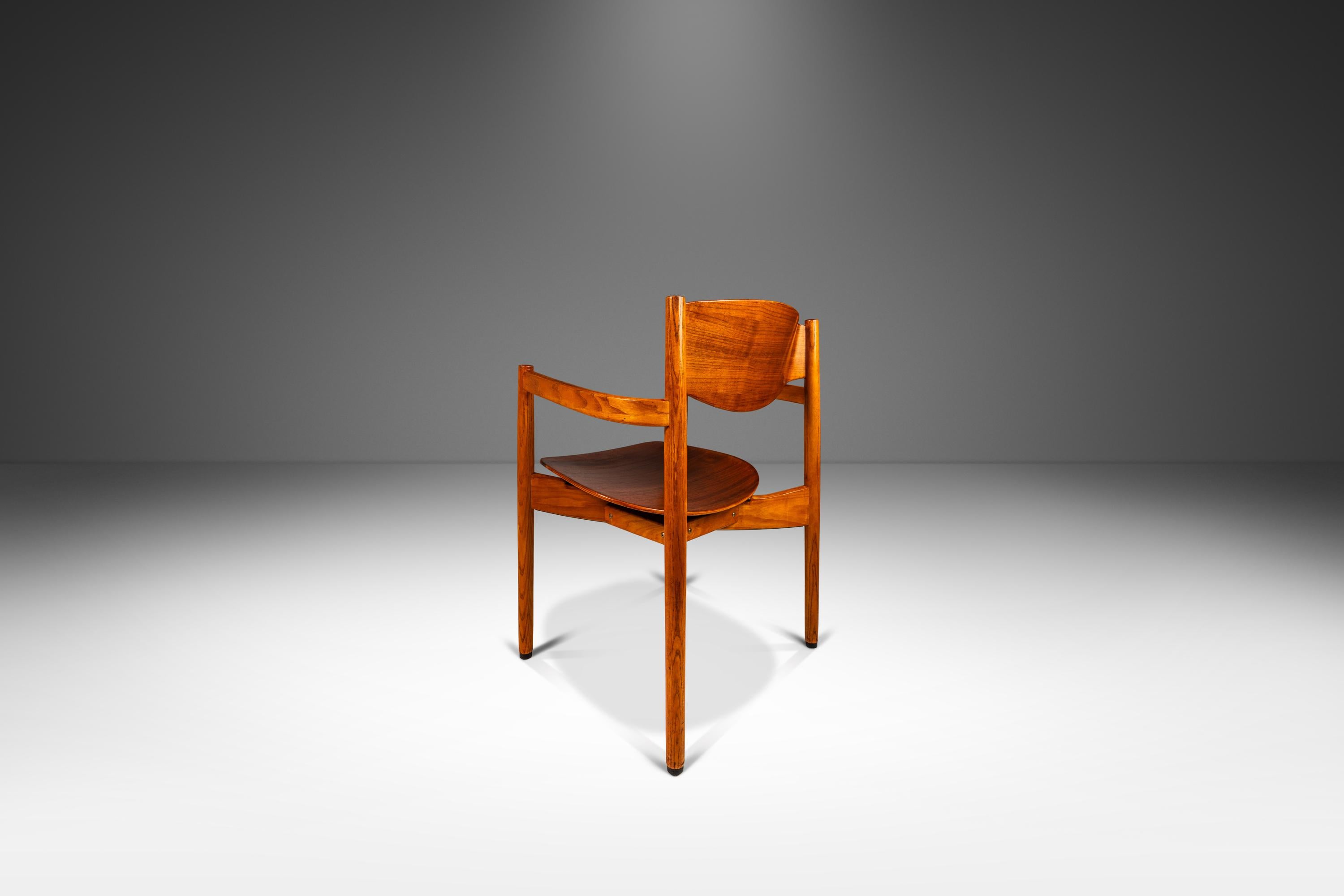 Milieu du XXe siècle Ensemble de 8 chaises empilables du milieu du siècle dernier : Oak & Walnut, Jens Risom Design, USA, 1960 en vente