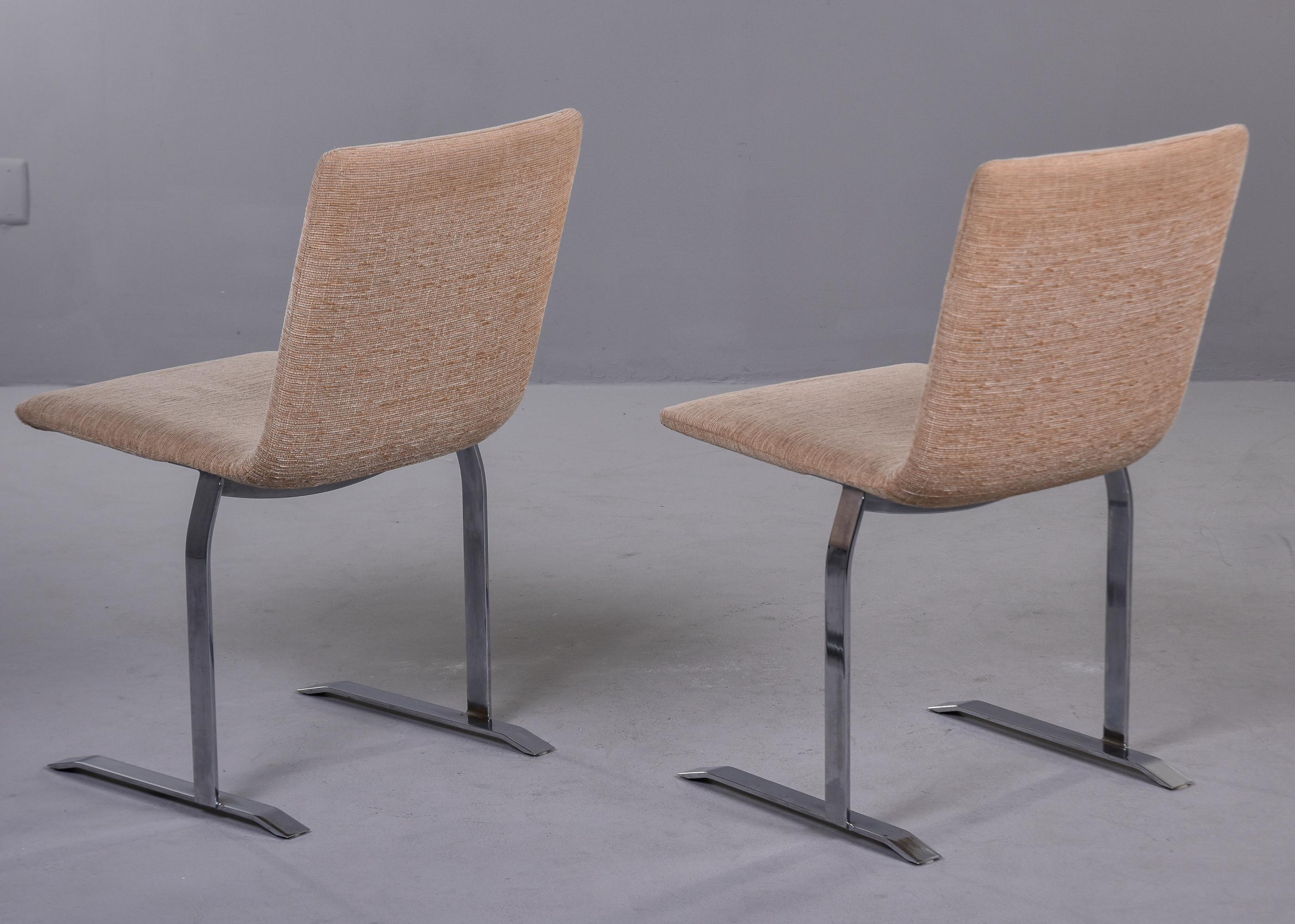 Set of 8 Mid Century Steel Base Dining Chairs by Giovanni Offredi for Saporiti  In Good Condition For Sale In Troy, MI