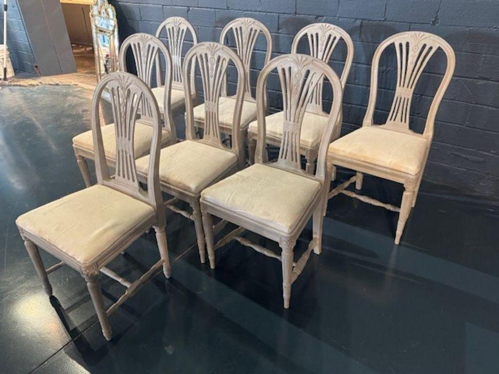 Gustavien Ensemble de 8 chaises de salle à manger de style suédois gustavien du milieu du siècle dernier en vente