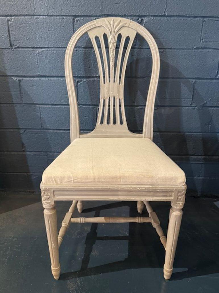 Ensemble de 8 chaises de salle à manger de style suédois gustavien du milieu du siècle dernier Bon état - En vente à Dallas, TX