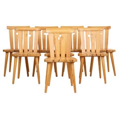 Ensemble de 8 chaises de salle à manger en pin suédois du milieu du siècle