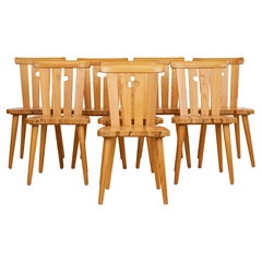 Ensemble de 8 chaises de salle à manger en pin suédois du milieu du siècle