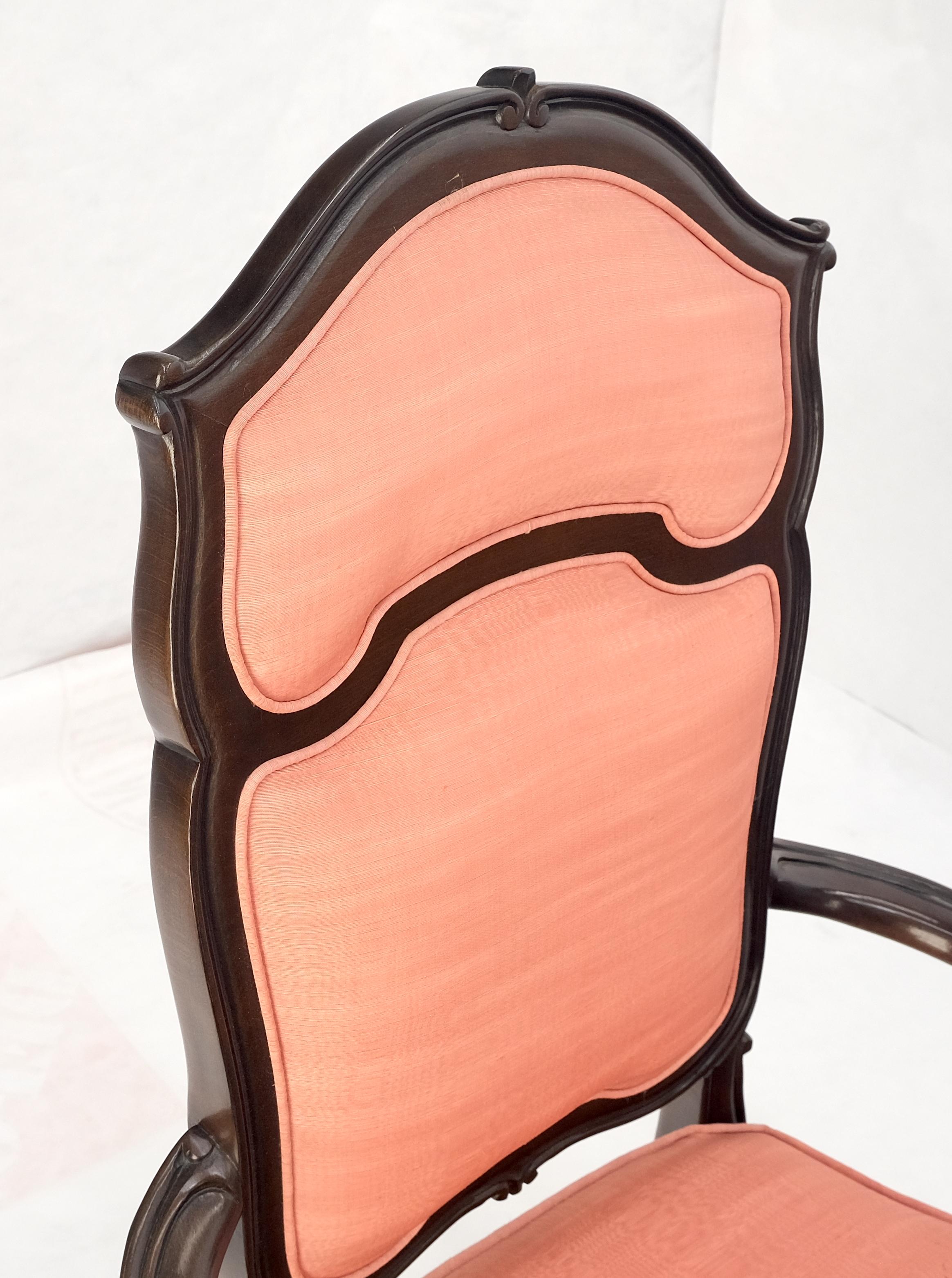 Set di 8 sedie da pranzo con schienale ad arco di metà secolo, pulite e con tappezzeria color crema Qualità in vendita 5