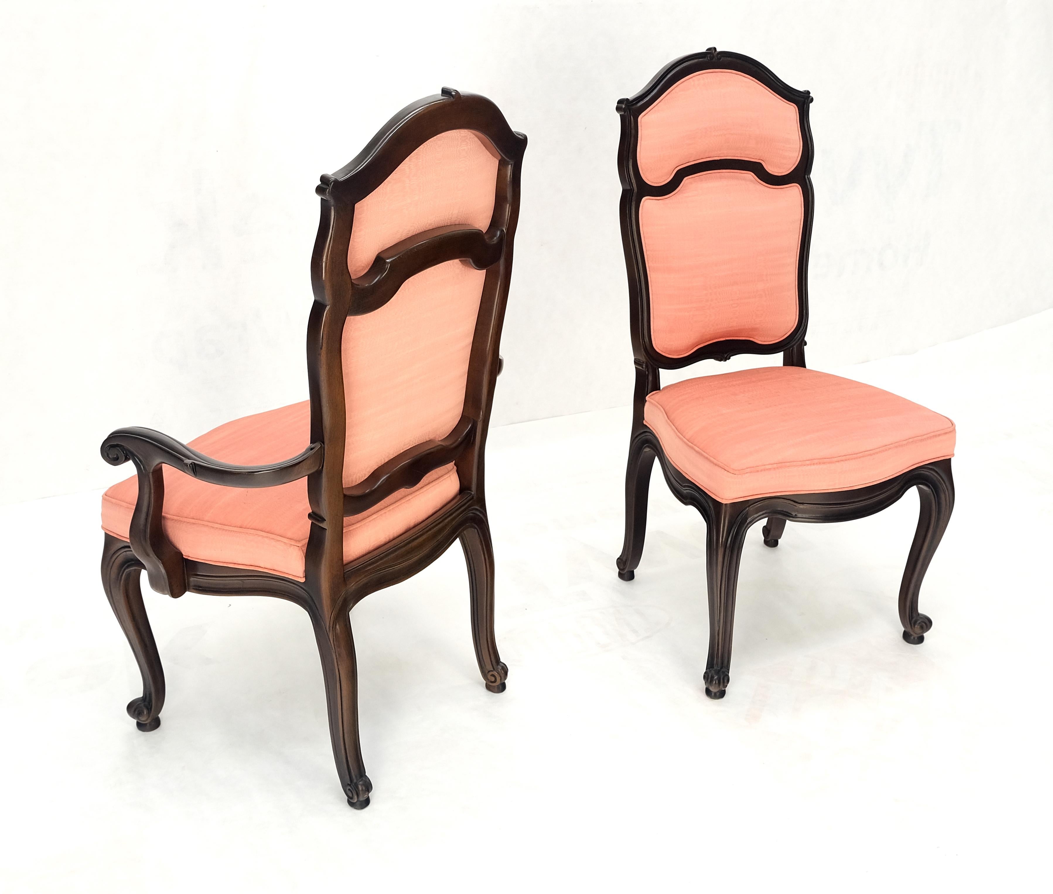 Set di 8 sedie da pranzo con schienale ad arco di metà secolo, pulite e con tappezzeria color crema Qualità in vendita 7