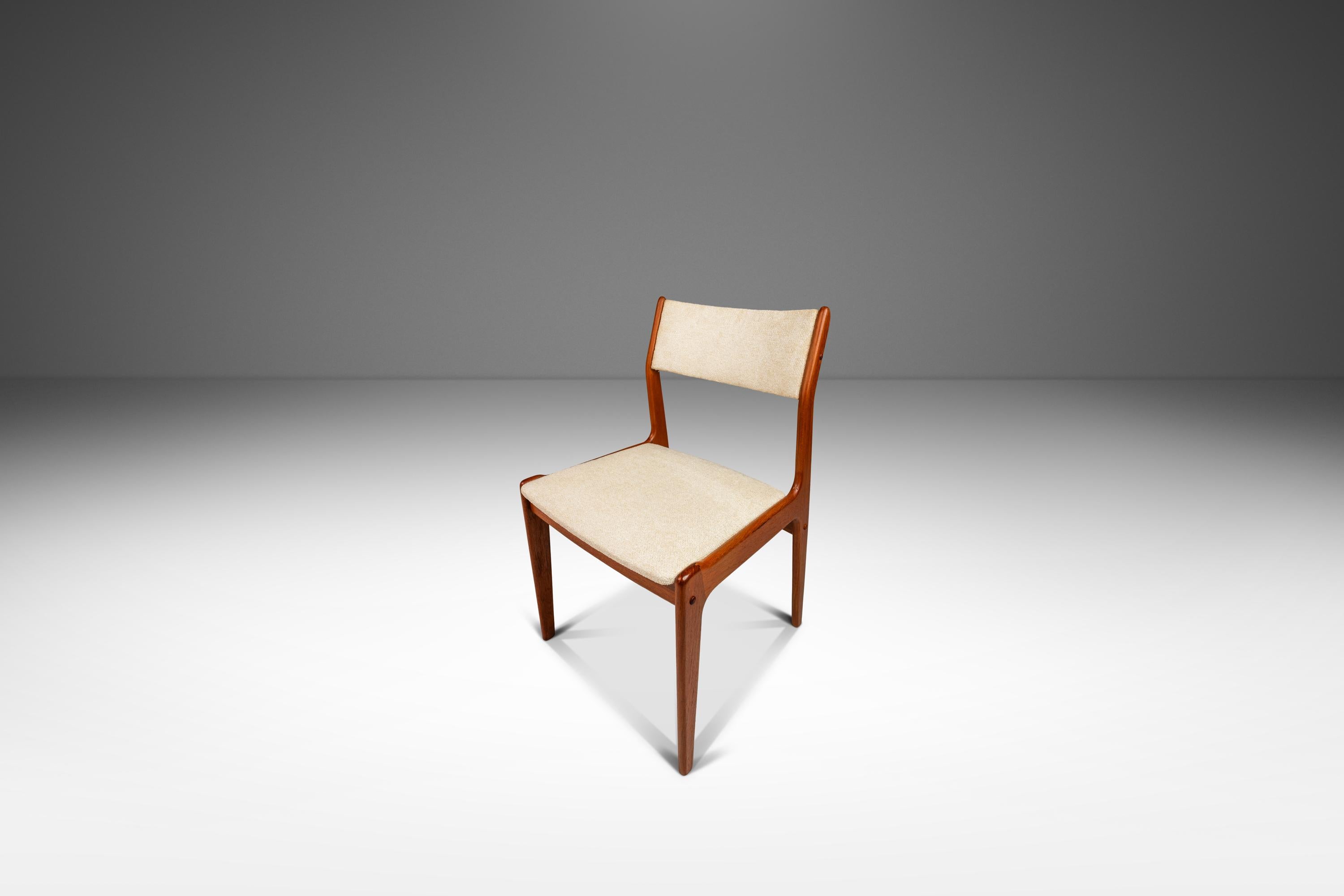 As comfortable as they are visually stunning this expansive set of vintage D-SCAN dining chairs is ideal for collectors searching for authentic, early D-SCAN models. Constructed of solid Burmese teak in original, vintage condition with exceptional