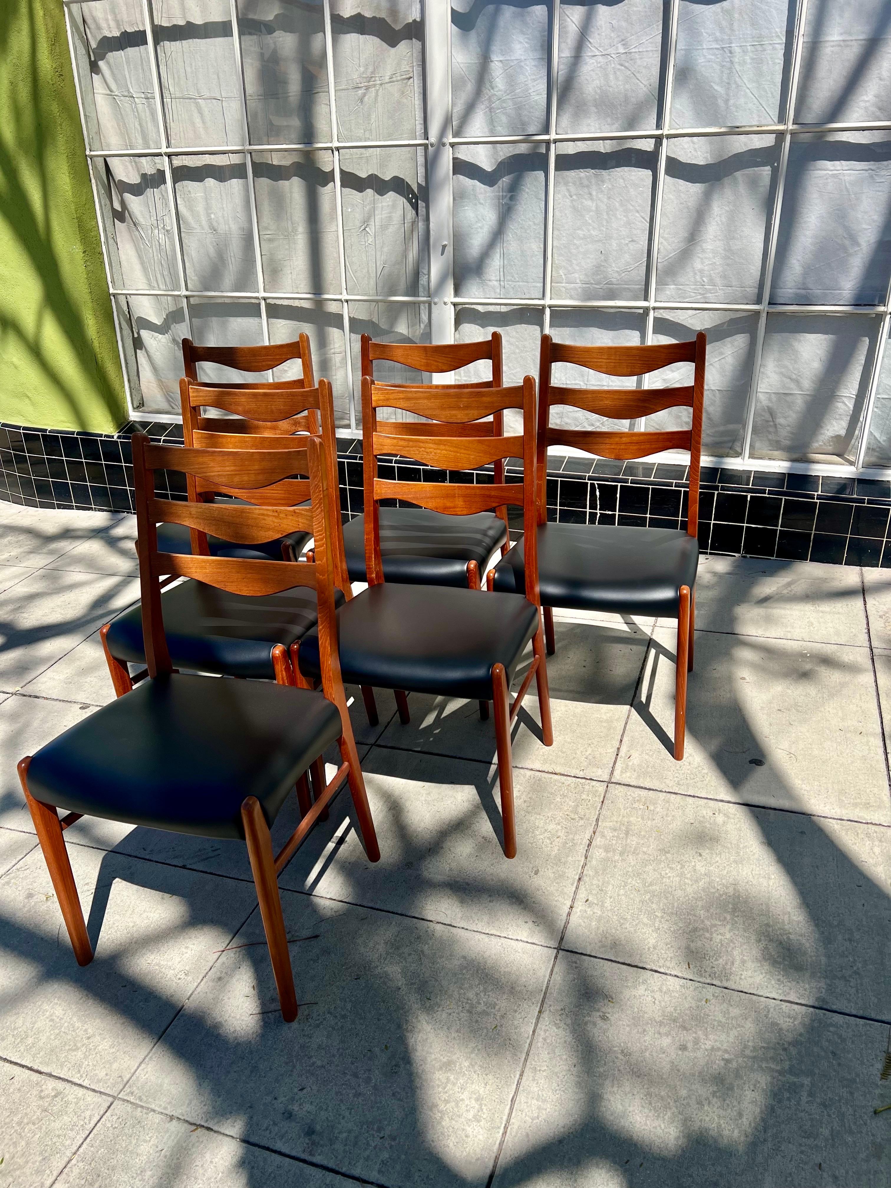 Scandinavian Modern  Set of 8, Midcentury Danish Modern by Arne Wahl Iversen Dining Chairs in Teak For Sale