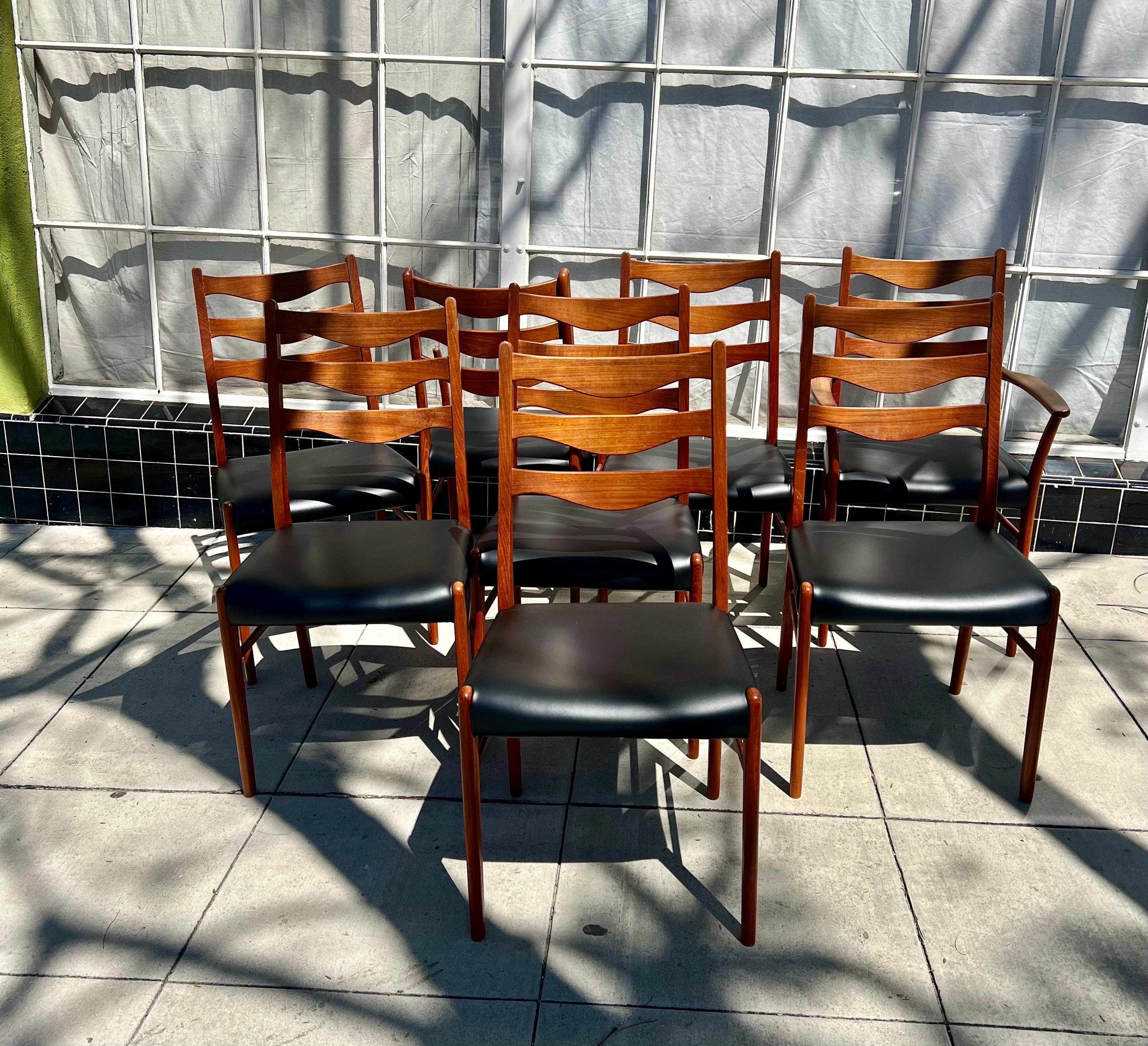 Naugahyde  Set of 8, Midcentury Danish Modern by Arne Wahl Iversen Dining Chairs in Teak For Sale