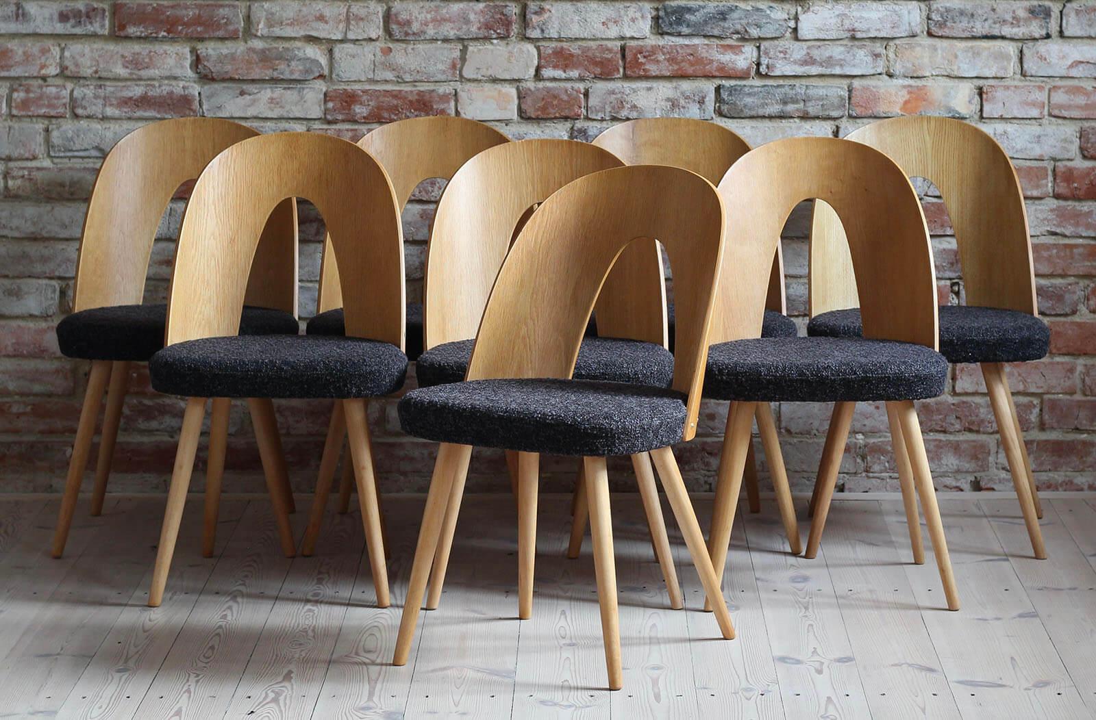 Mid-Century Modern Ensemble de 8 chaises de salle à manger Mid-Century par a.Šuman, tapisserie personnalisable disponible en vente