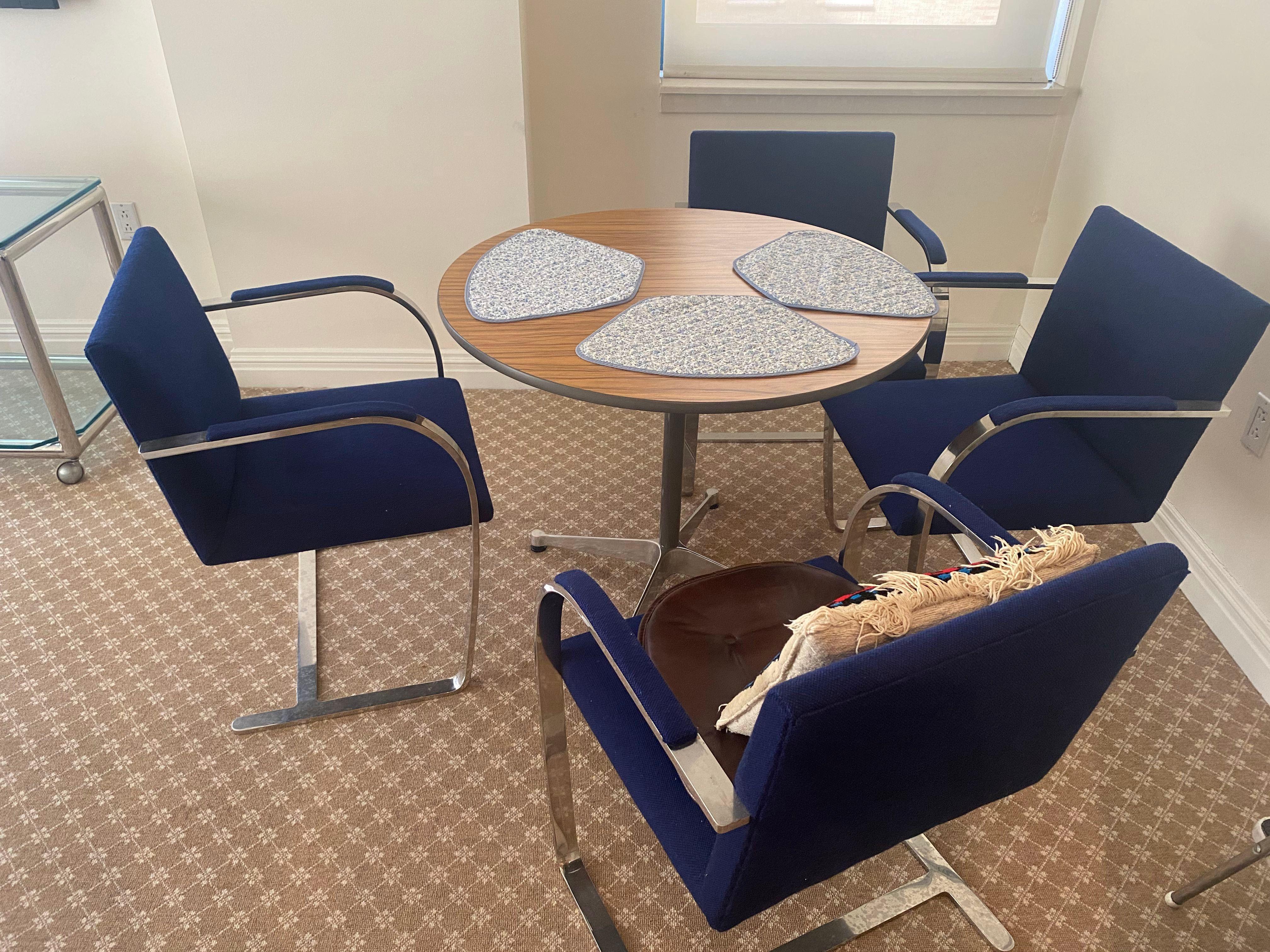 Set of 8 Mies Van Der Rohe for Knoll Flat Bar Brno Armchairs In condizioni ottime in vendita a Mt Kisco, NY