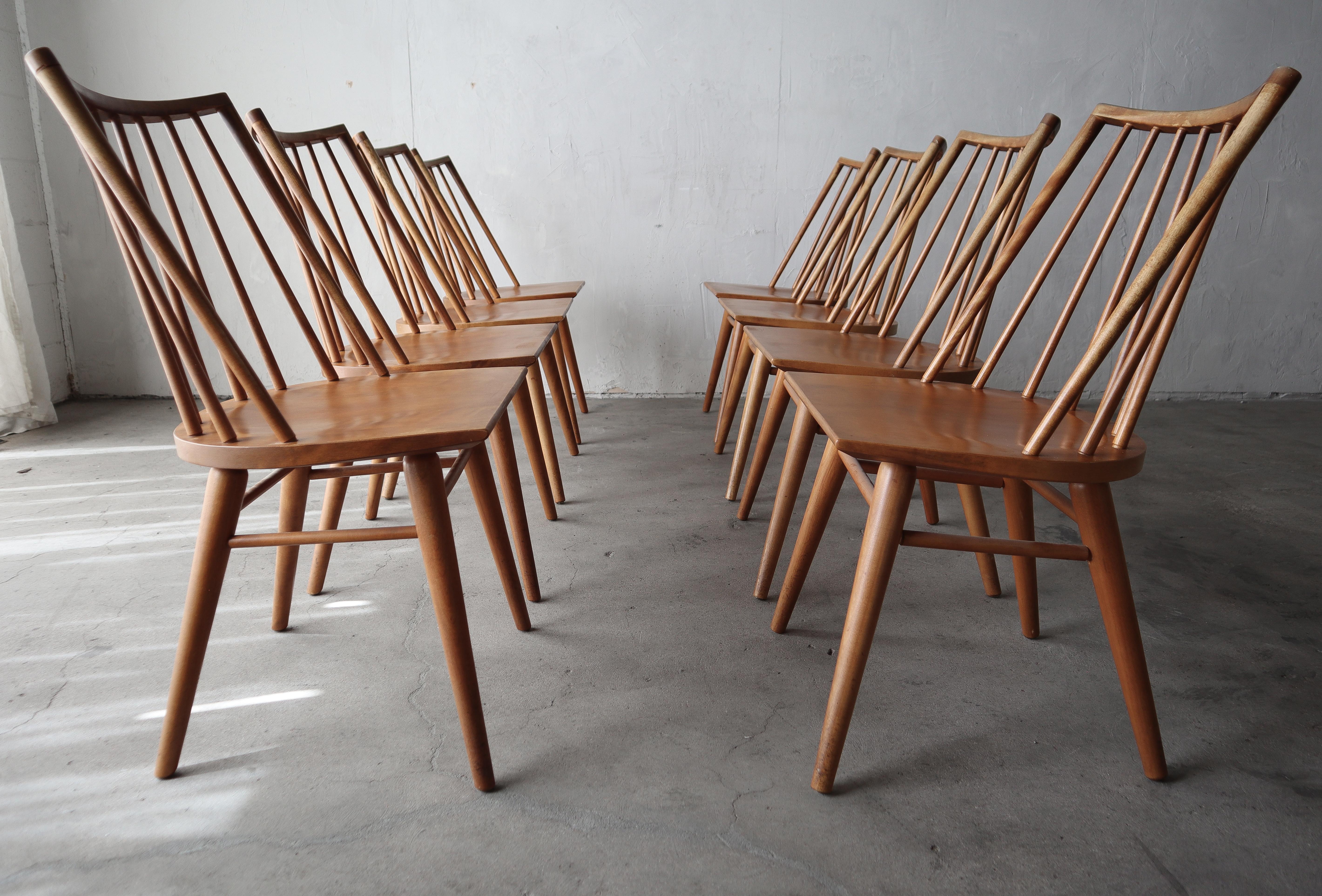 Érable Ensemble de 8 chaises de salle à manger minimalistes à dossier fuseau par Conant Ball en vente