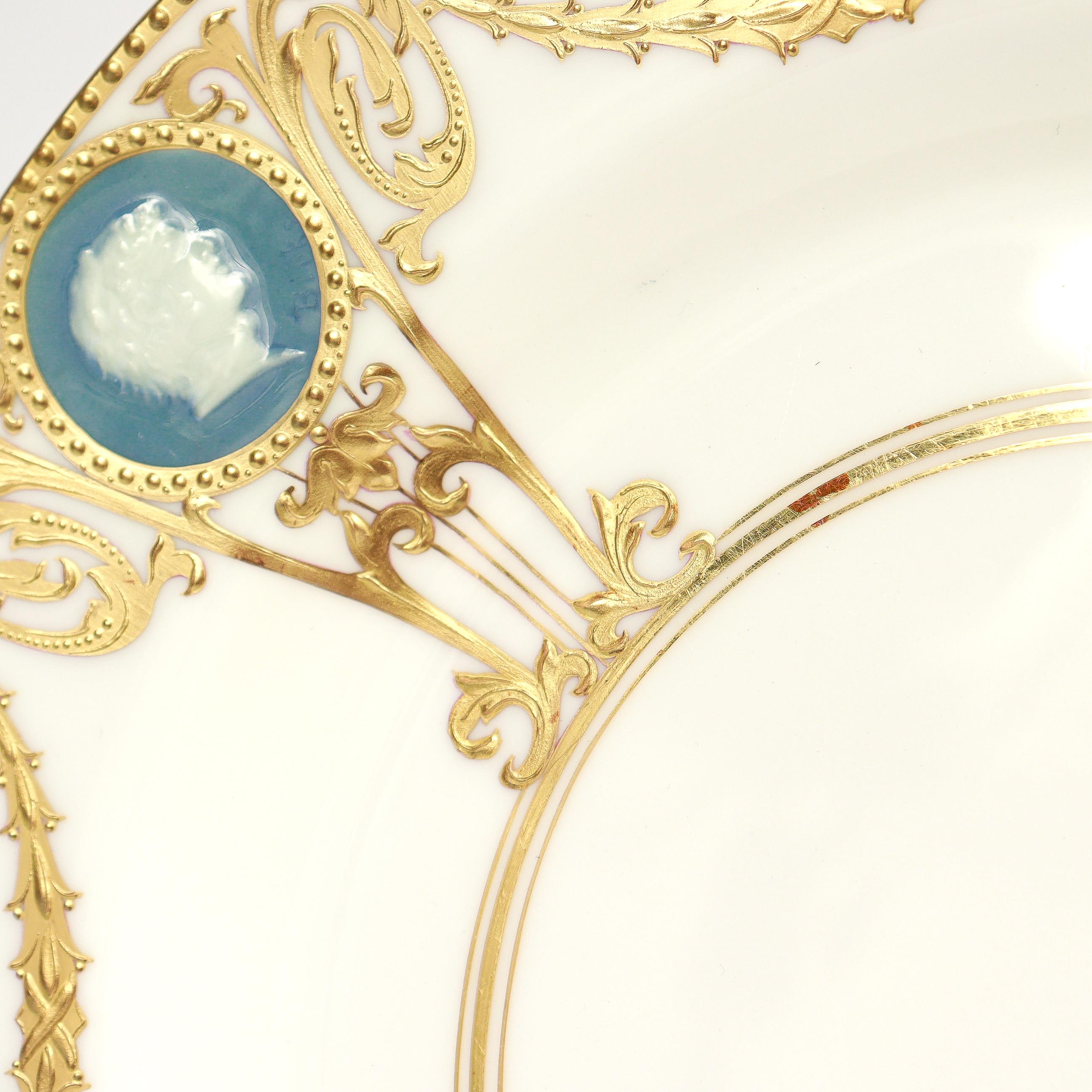 Ensemble de 8 assiettes à déjeuner en porcelaine de Minton fortement dorée Pâte-sur-pâte par Albion en vente 12