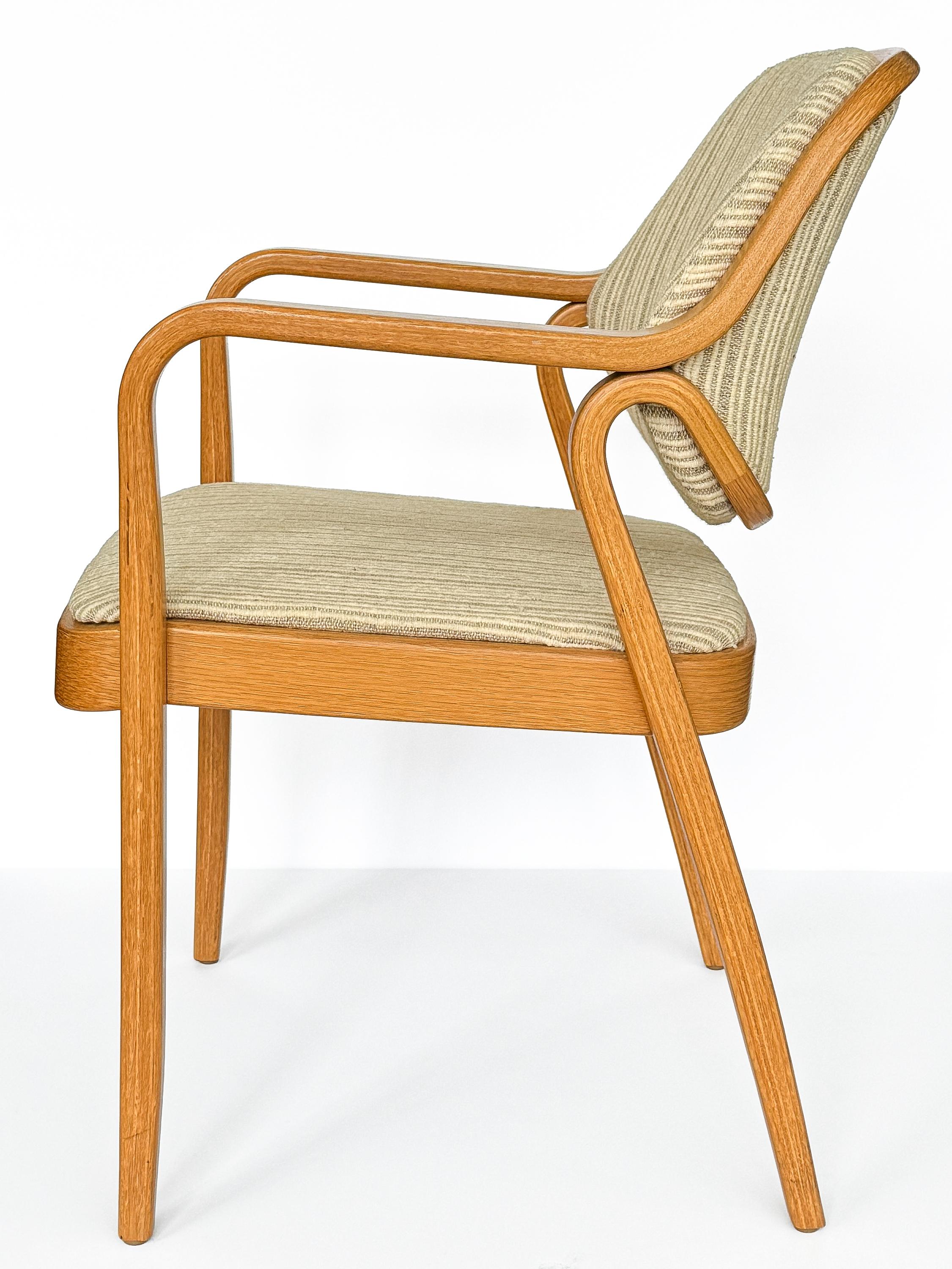 Tissu Ensemble de 8 chaises de salle à manger en chêne modèle 1105 de Don Pettit pour Knoll en vente