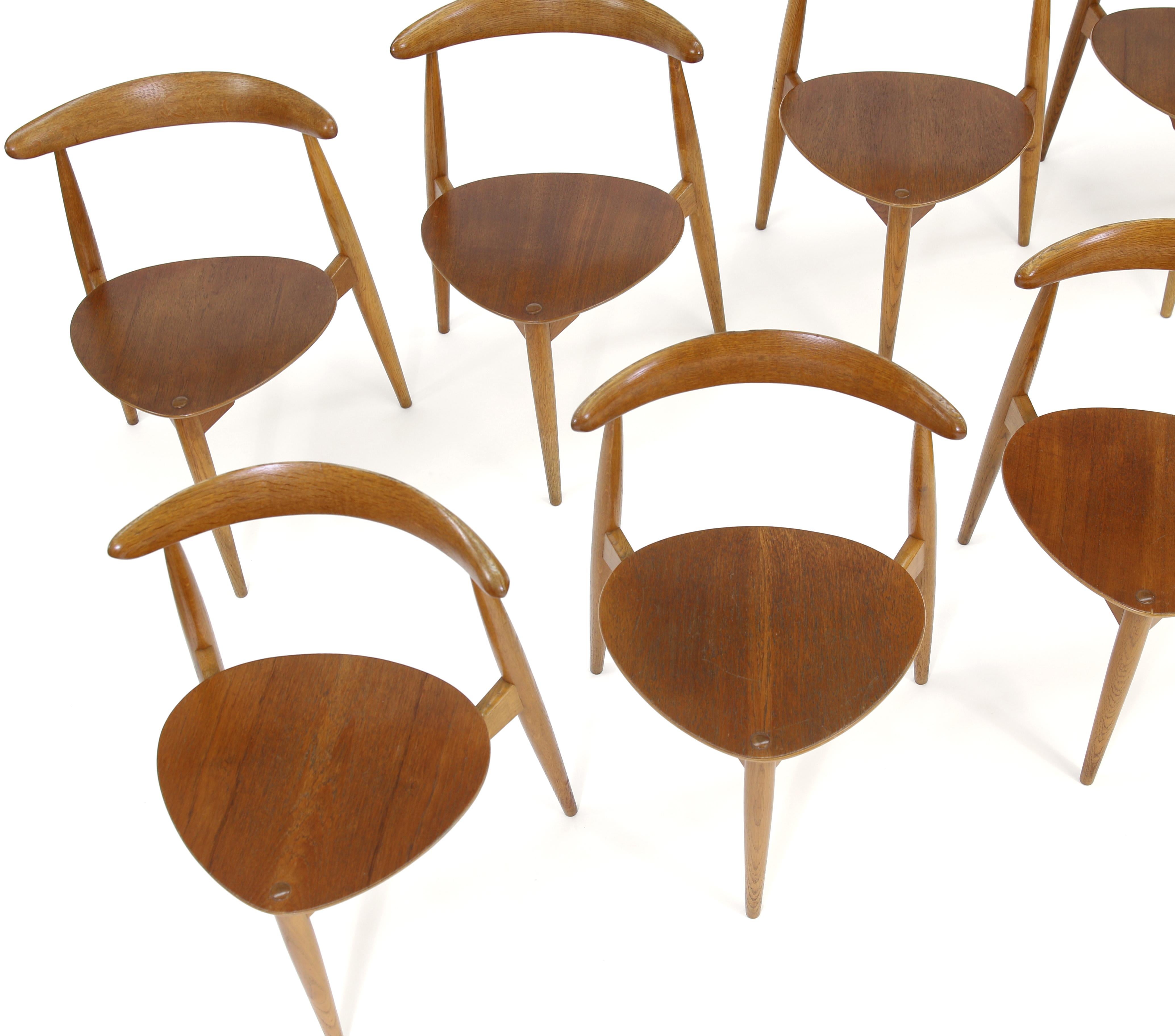 Set of 8 Model FH 4103“Heart” Chairs by Hans Wegner for Fritz Hansen, circa 1966 5