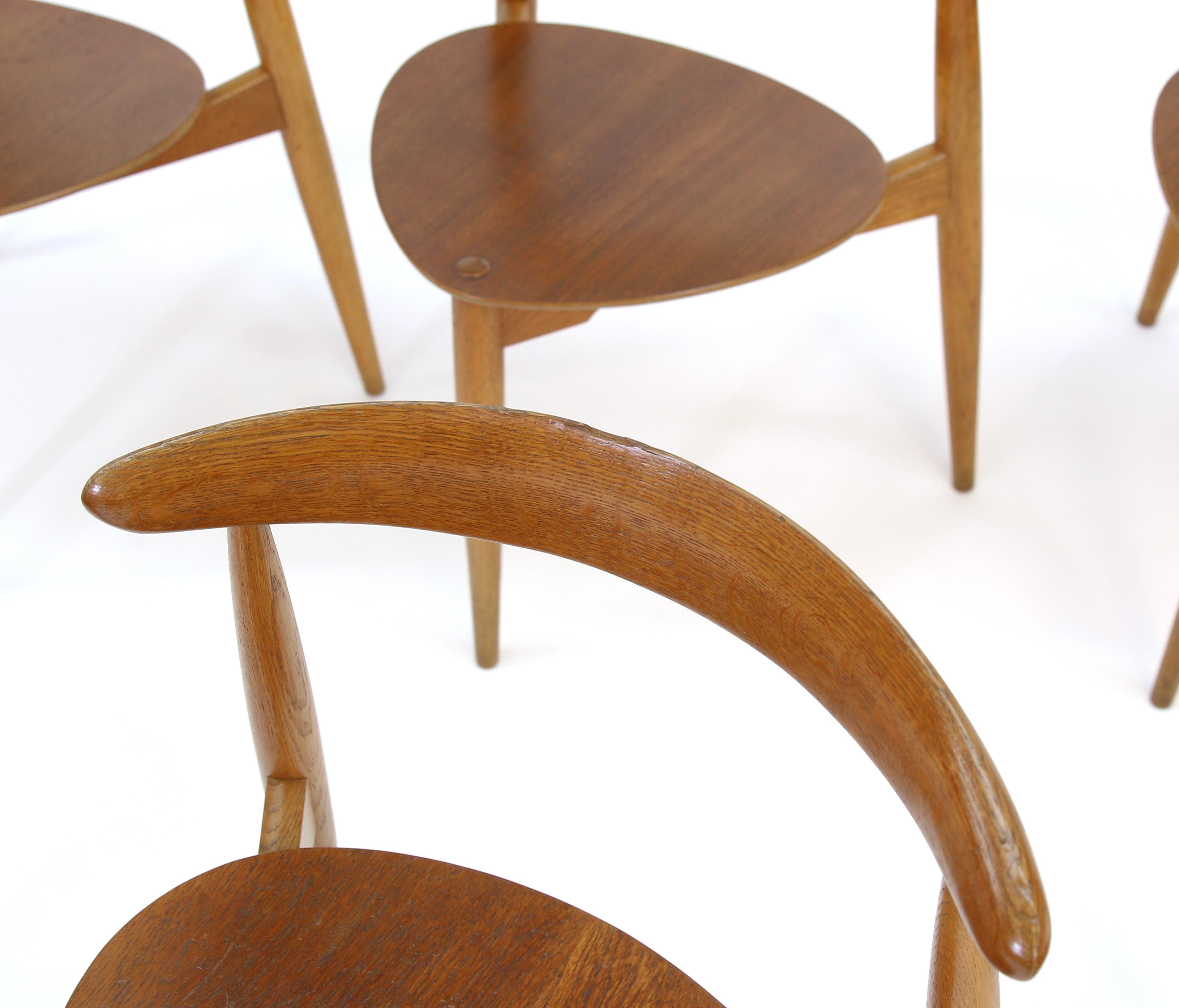 Set of 8 Model FH 4103“Heart” Chairs by Hans Wegner for Fritz Hansen, circa 1966 In Good Condition In Phoenix, AZ