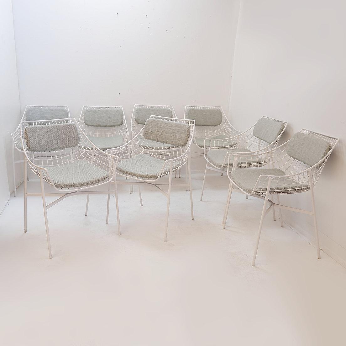 Modern Set of 8 modern armchairs in white lacquered steel For Sale