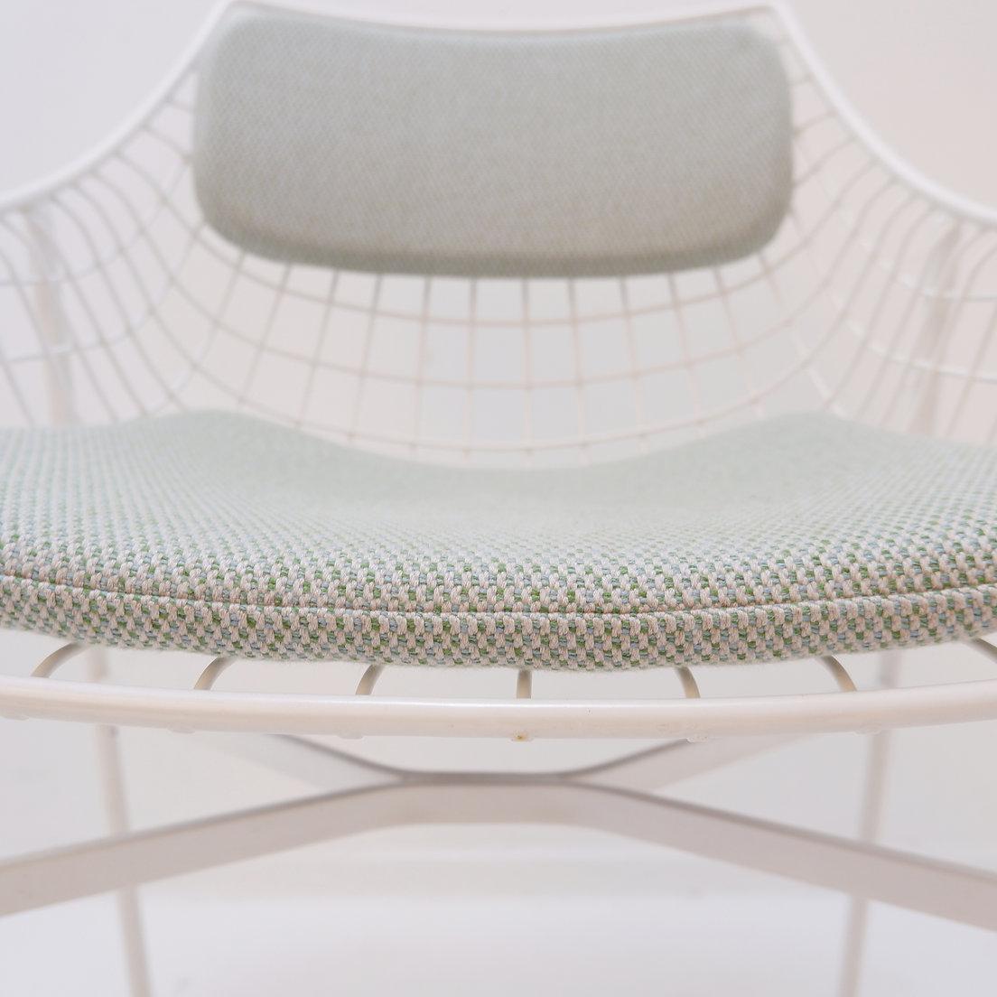 Metal Set of 8 modern armchairs in white lacquered steel For Sale