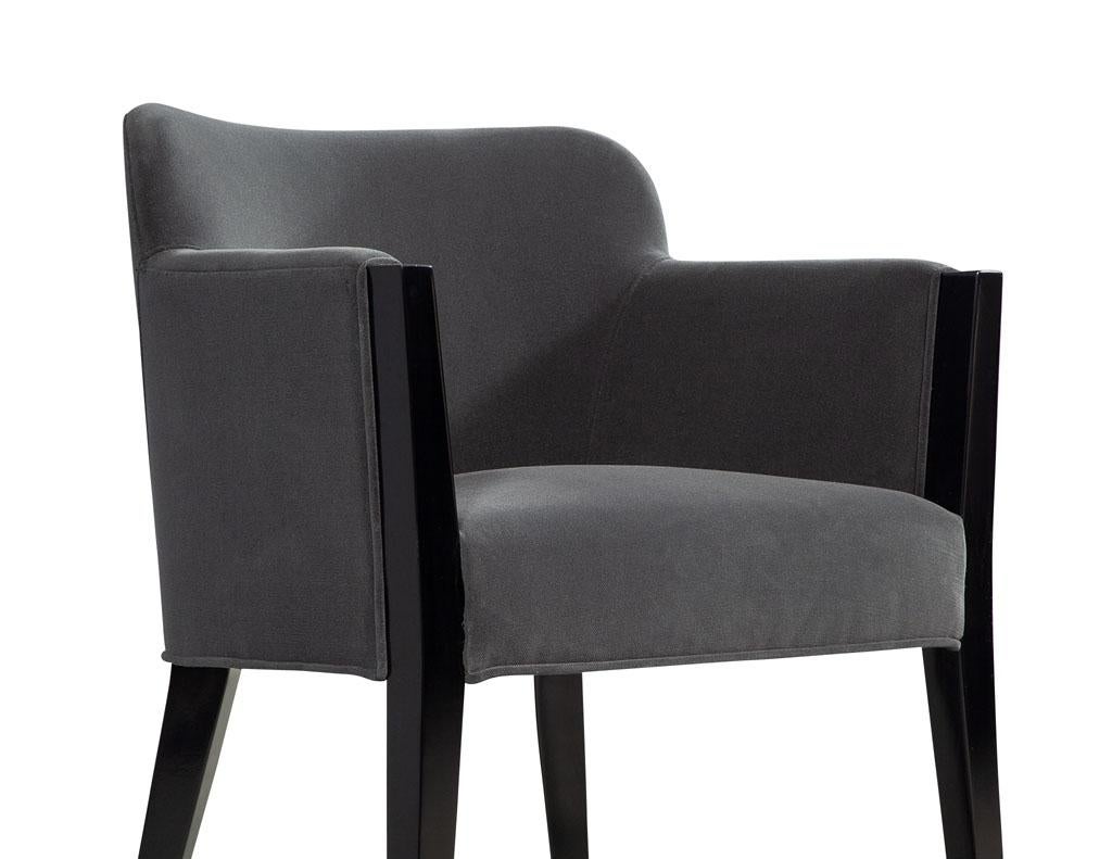 Ensemble de 8 chaises de salle à manger modernes tapissées par Carrocel en vente 8