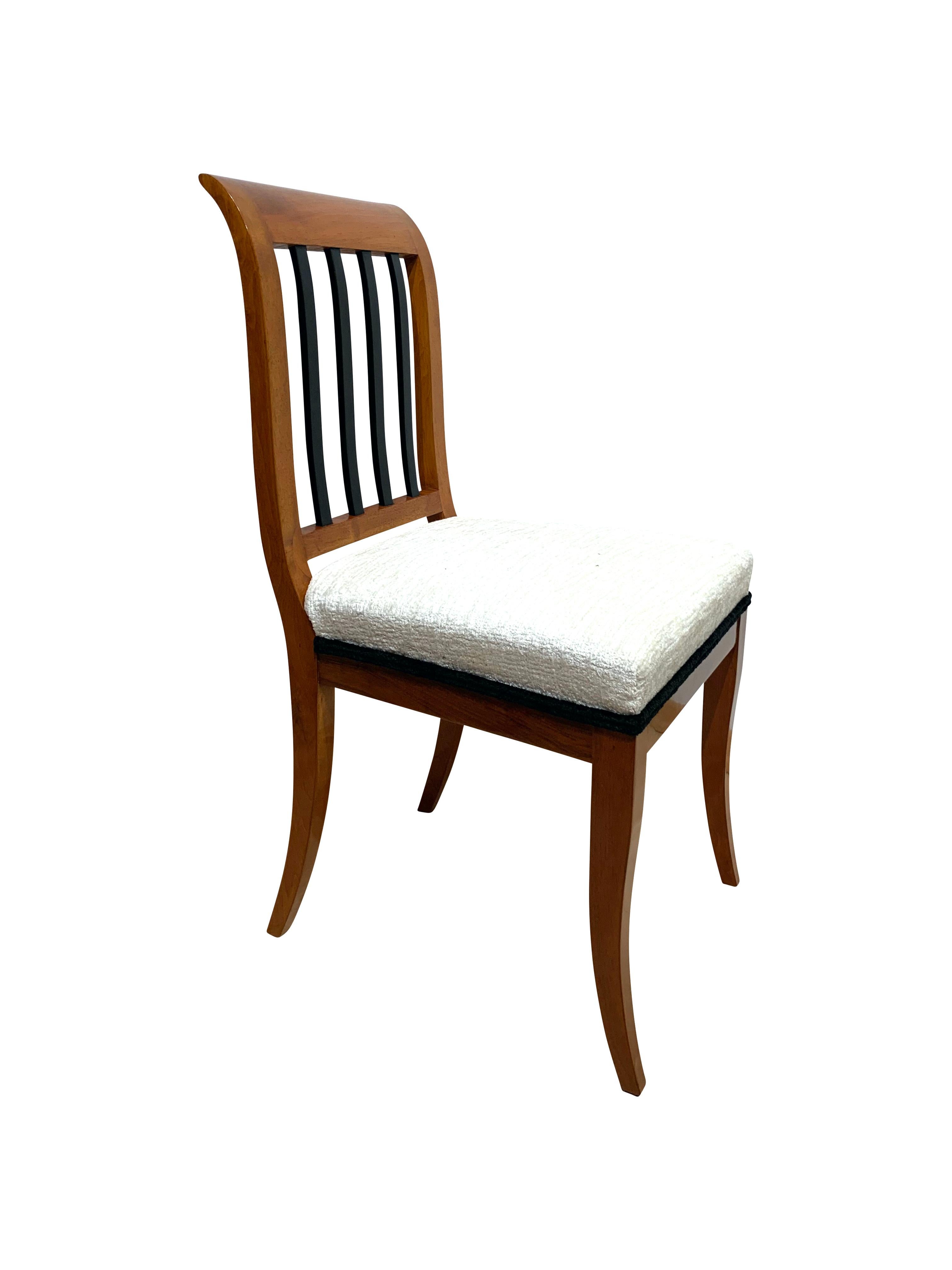Set of 8 Neoclassical Biedermeier Chairs, Walnut, South Germany, circa 1825 1
