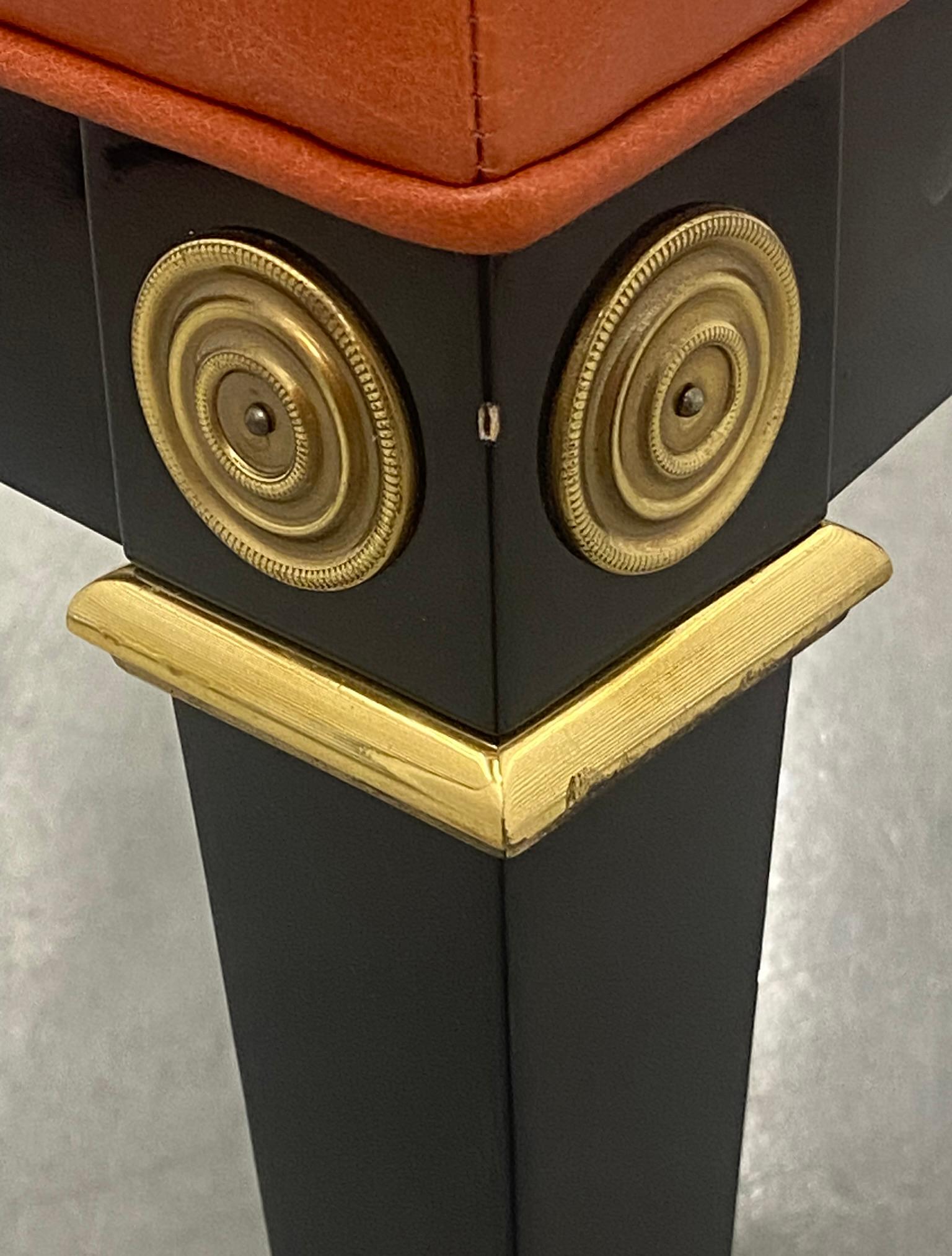 Bronzo Set di 8 sedie da pranzo Mastercraft in stile neoclassico in vendita
