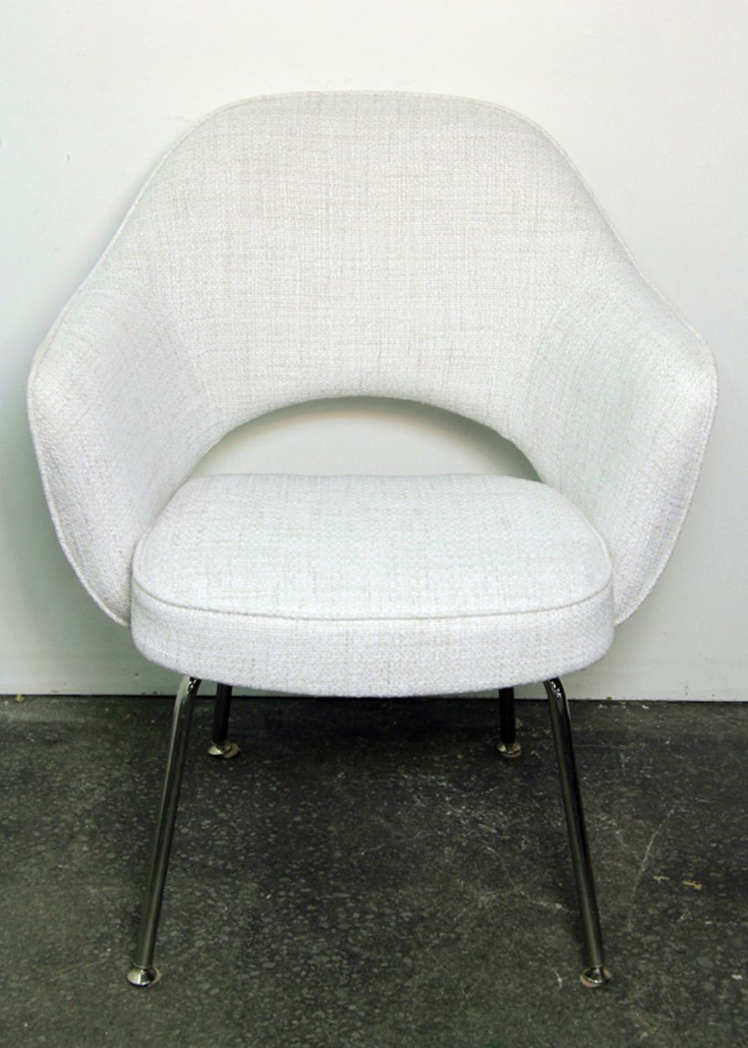 Late 20th Century Set of 8 Newly Upholstered Saarinen Executive Chairs by Knoll