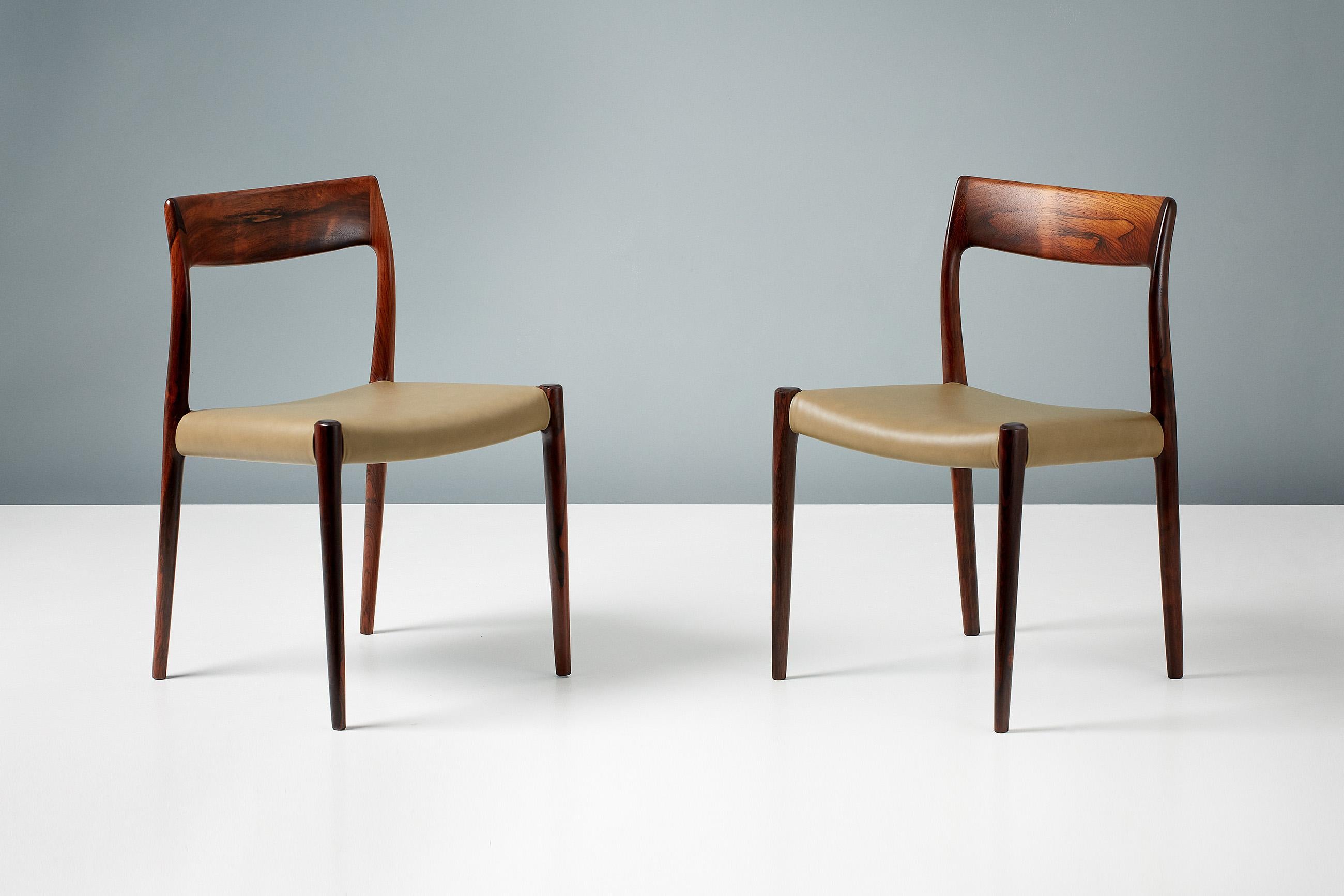 Scandinavo moderno Set di 8 sedie da pranzo Model 77 di Niels Møller, 1959 in vendita
