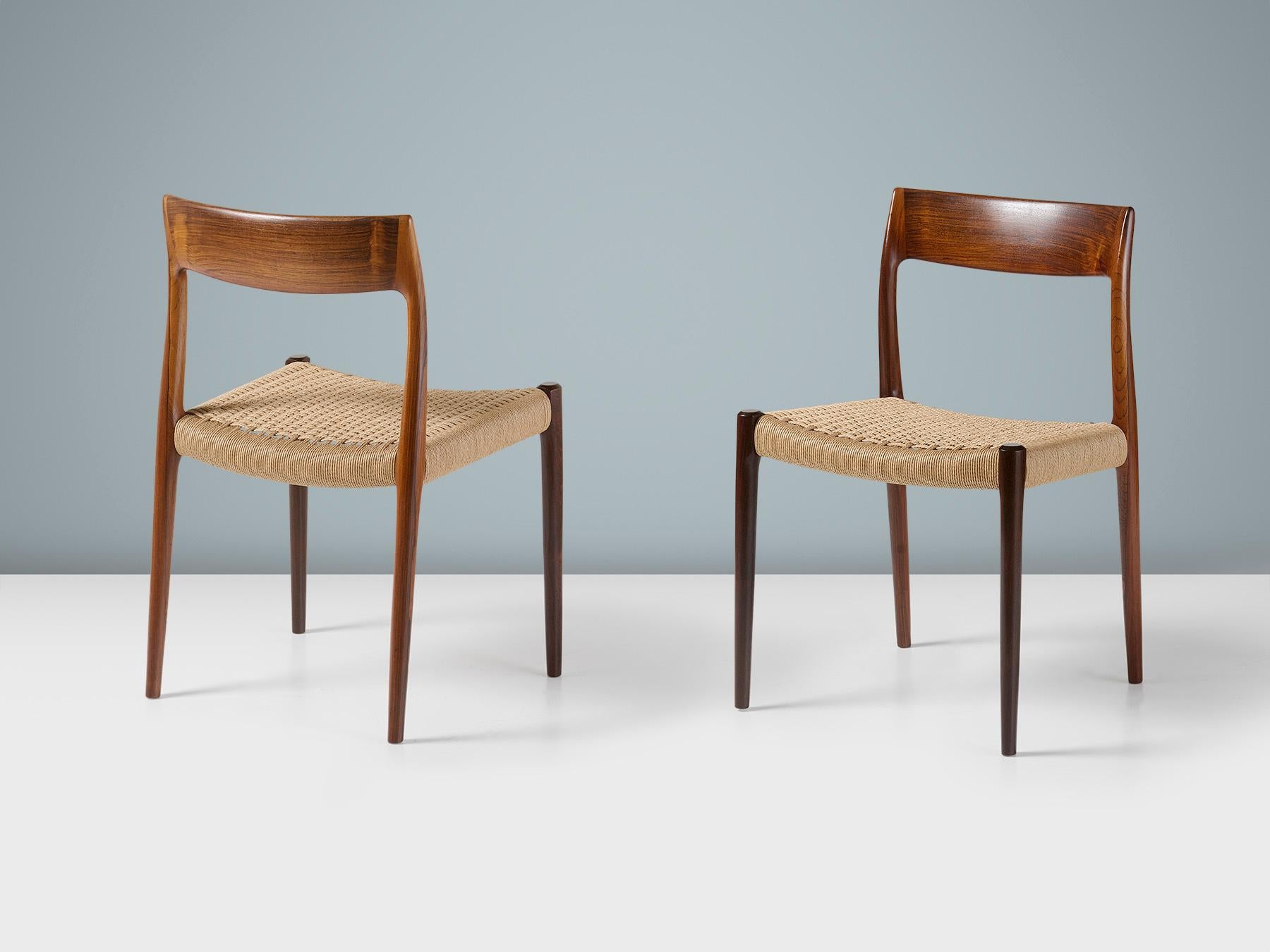 Niels Moller - Sedie da pranzo Model 77, 1959

Un raro set di 8 sedie da pranzo in palissandro disegnate dal maestro danese: Niels O. Moller per la sua azienda J.L.A. Moller Mobelfabrik in Danimarca nel 1959. Niles Moller è considerato il miglior