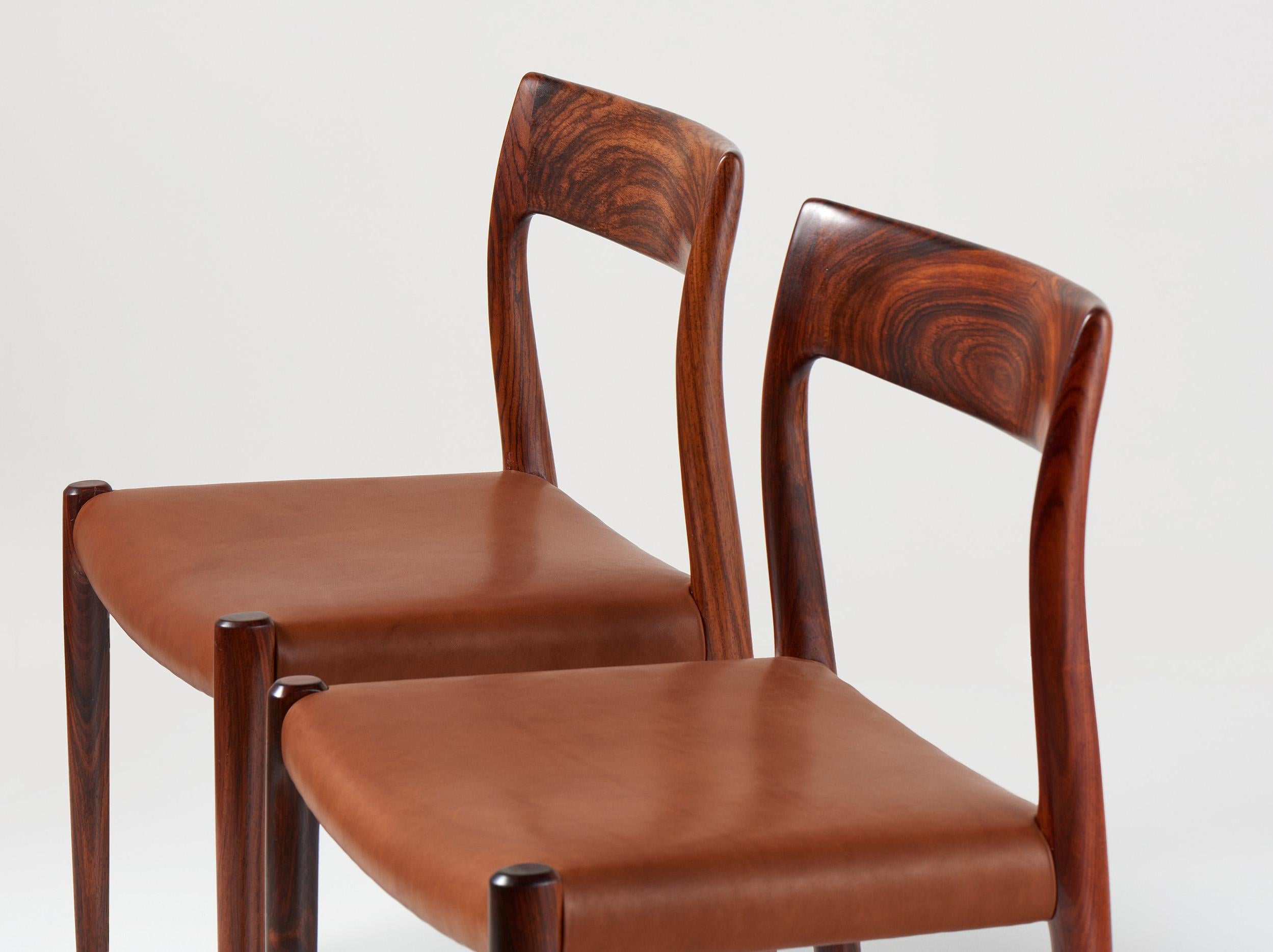 Scandinavo moderno Set di 8 sedie da pranzo in palissandro Model 77 di Niels Møller, 1959 in vendita