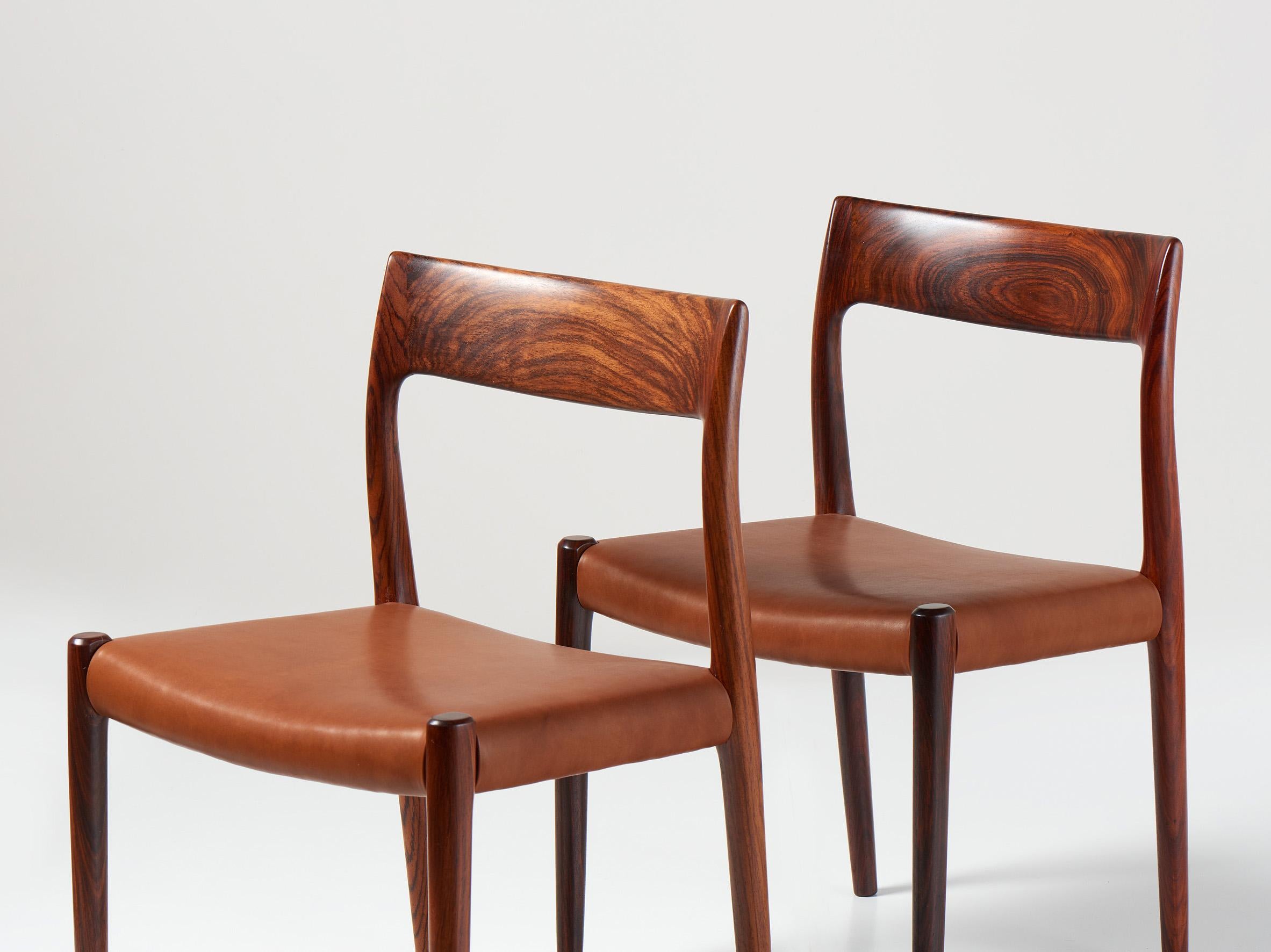 Metà XX secolo Set di 8 sedie da pranzo in palissandro Model 77 di Niels Møller, 1959 in vendita