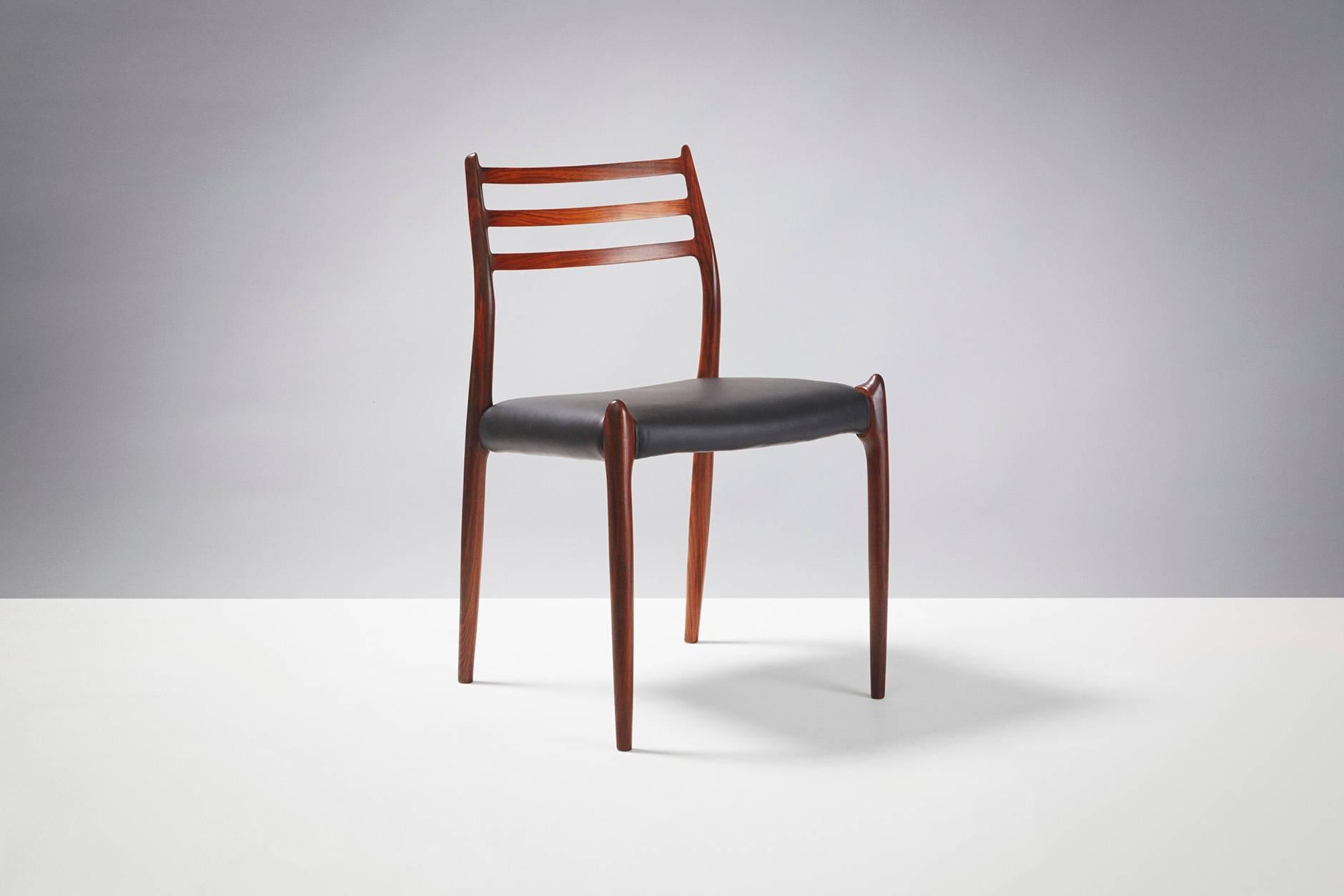Scandinave moderne Ensemble de 8 chaises de salle à manger en bois de rose Niels Møller modèle 78, 1962 en vente